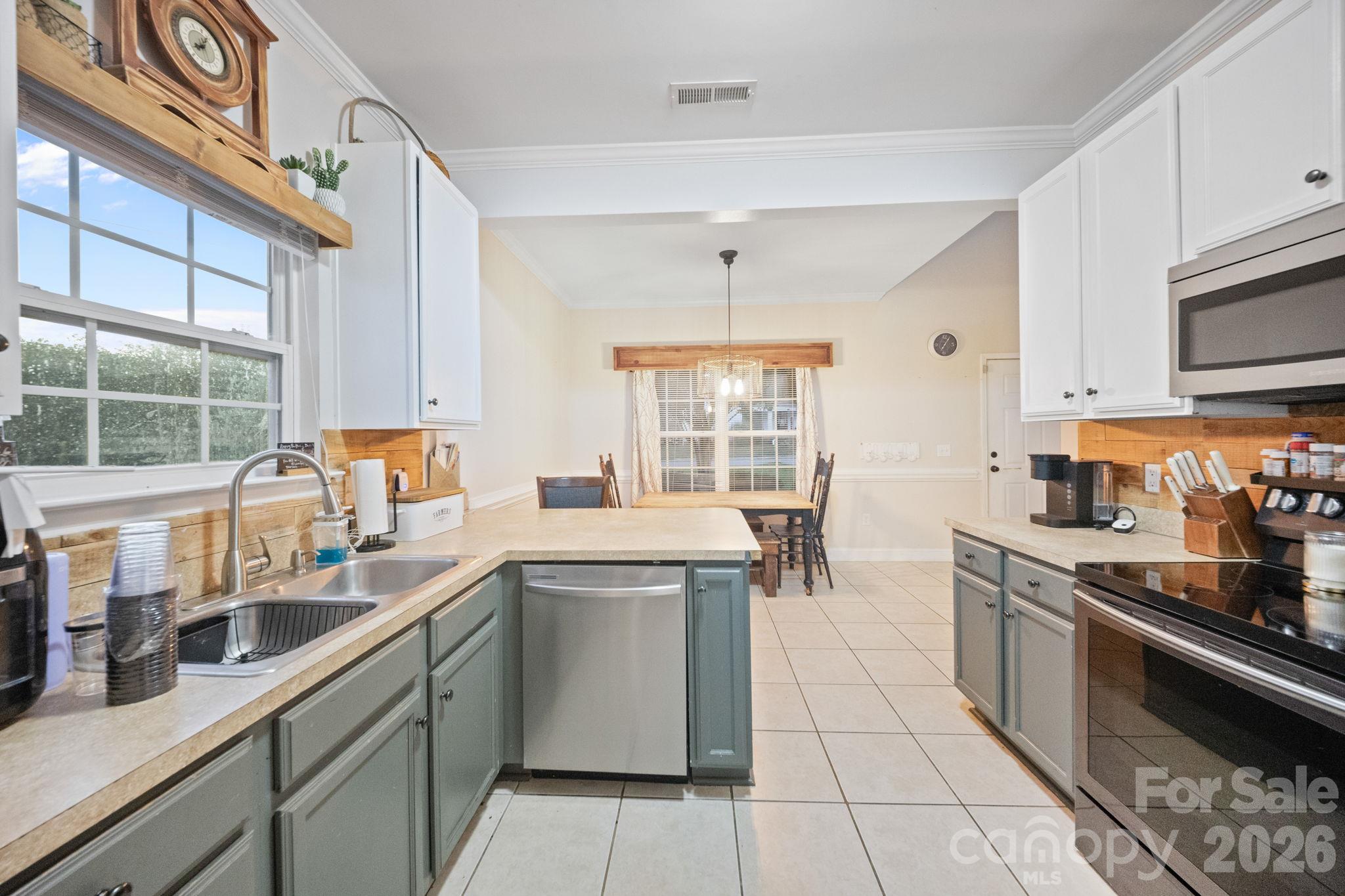 511 S Zion Street Property Photo 5
