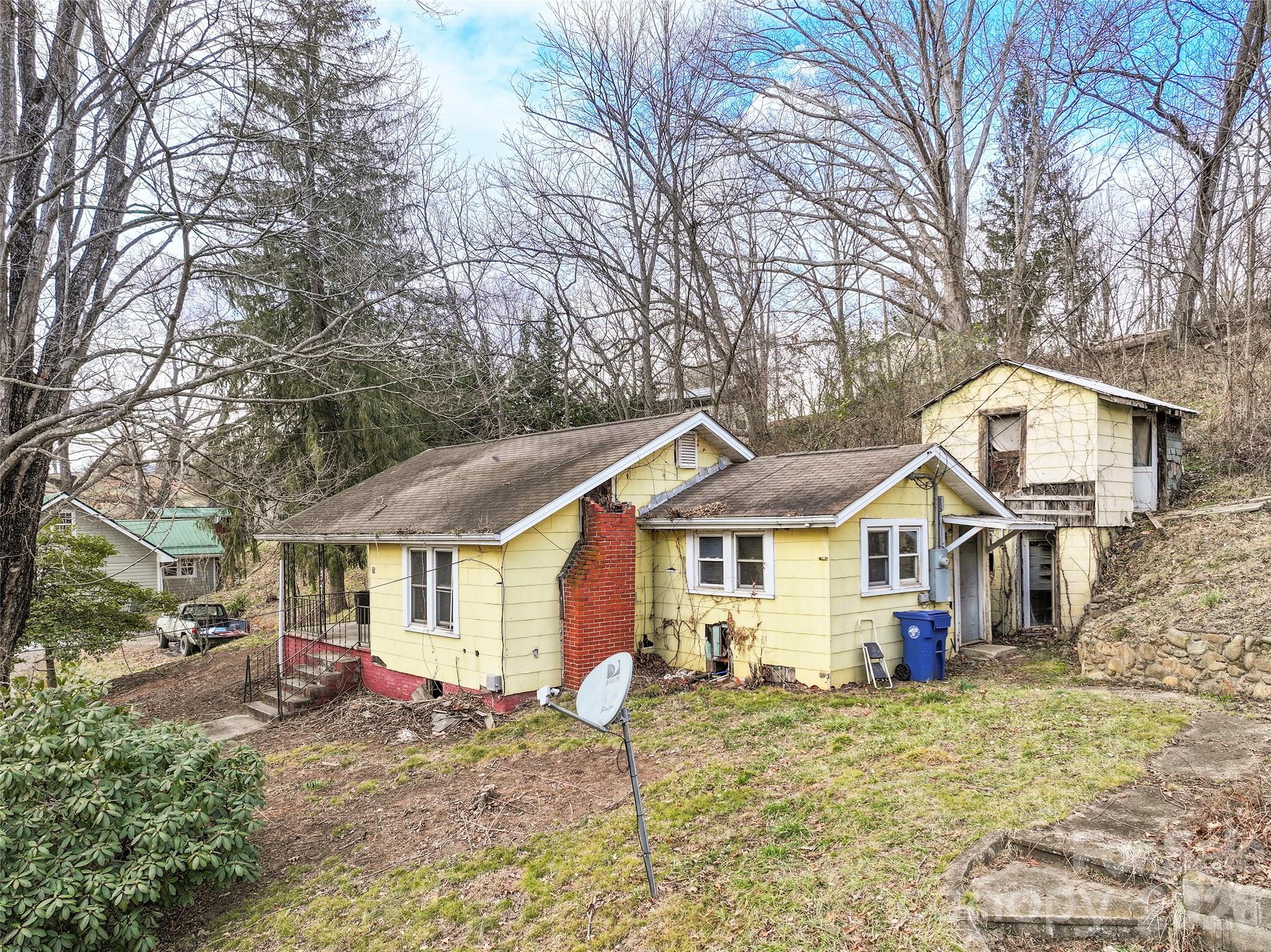 75 Travis Street Property Photo 1