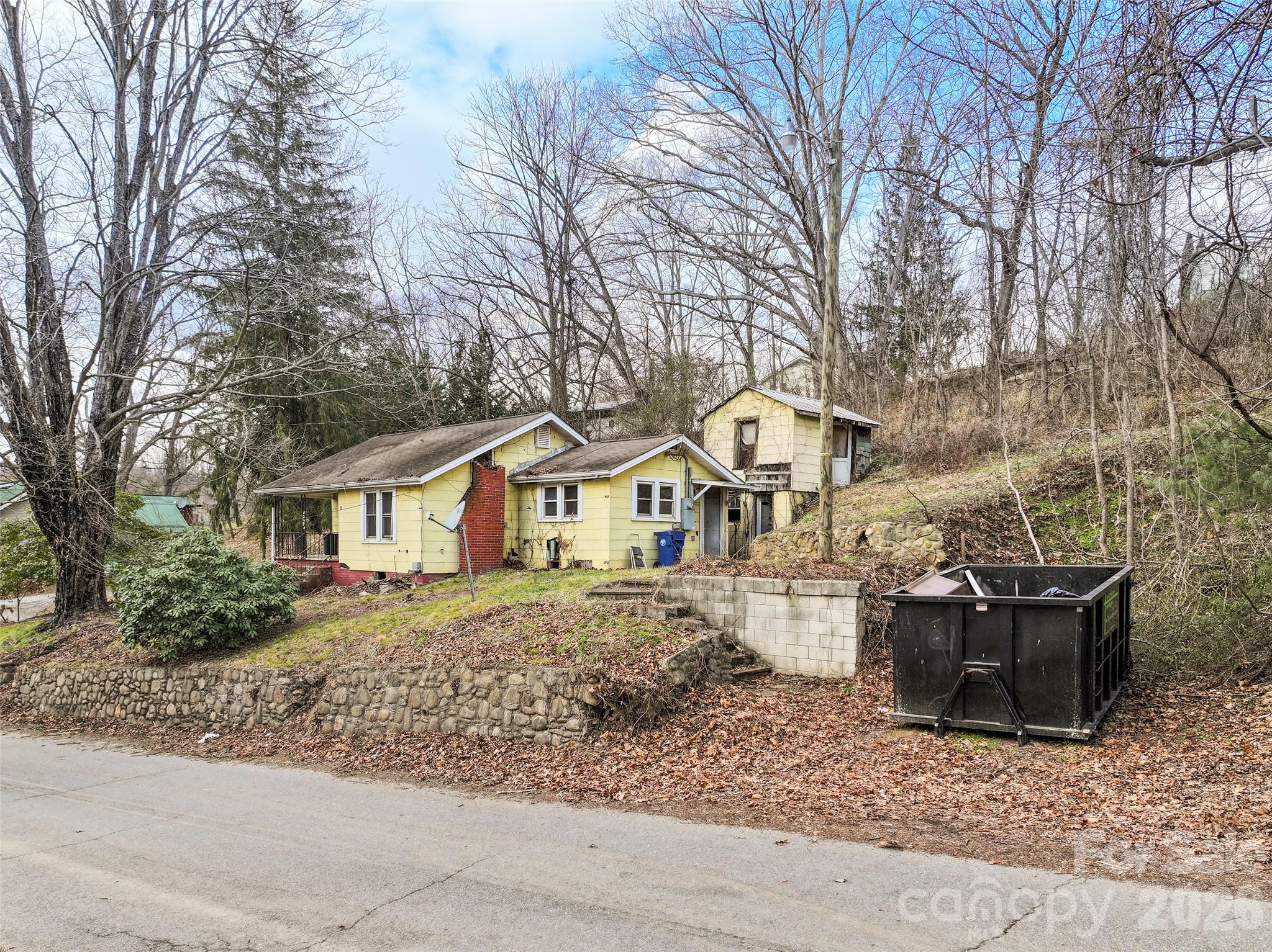 75 Travis Street Property Photo 2