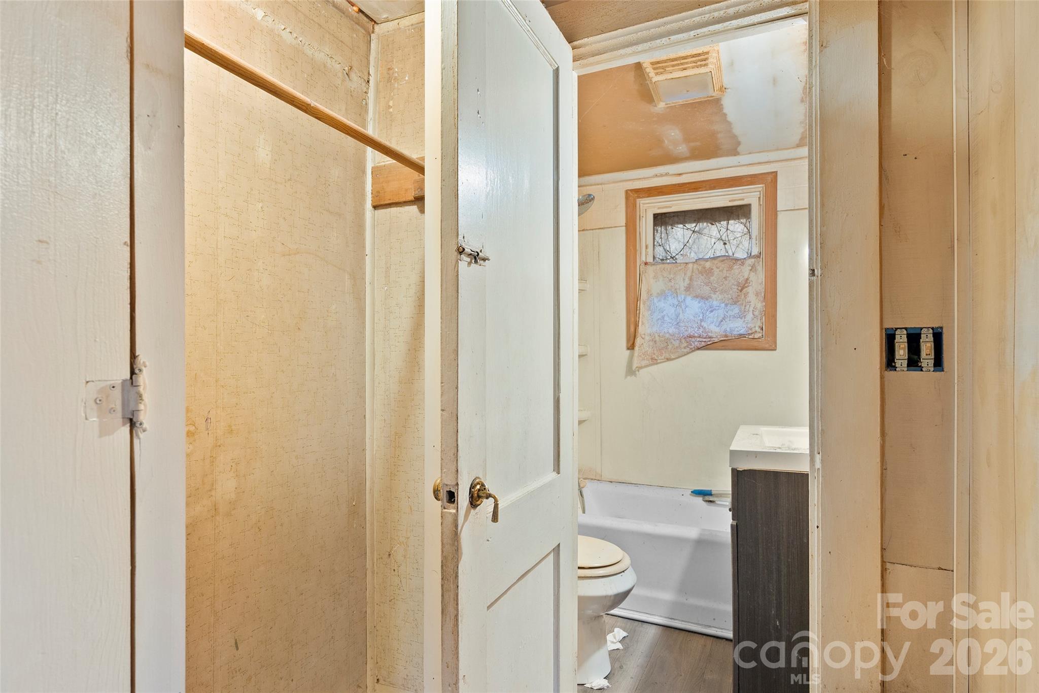 75 Travis Street Property Photo 10