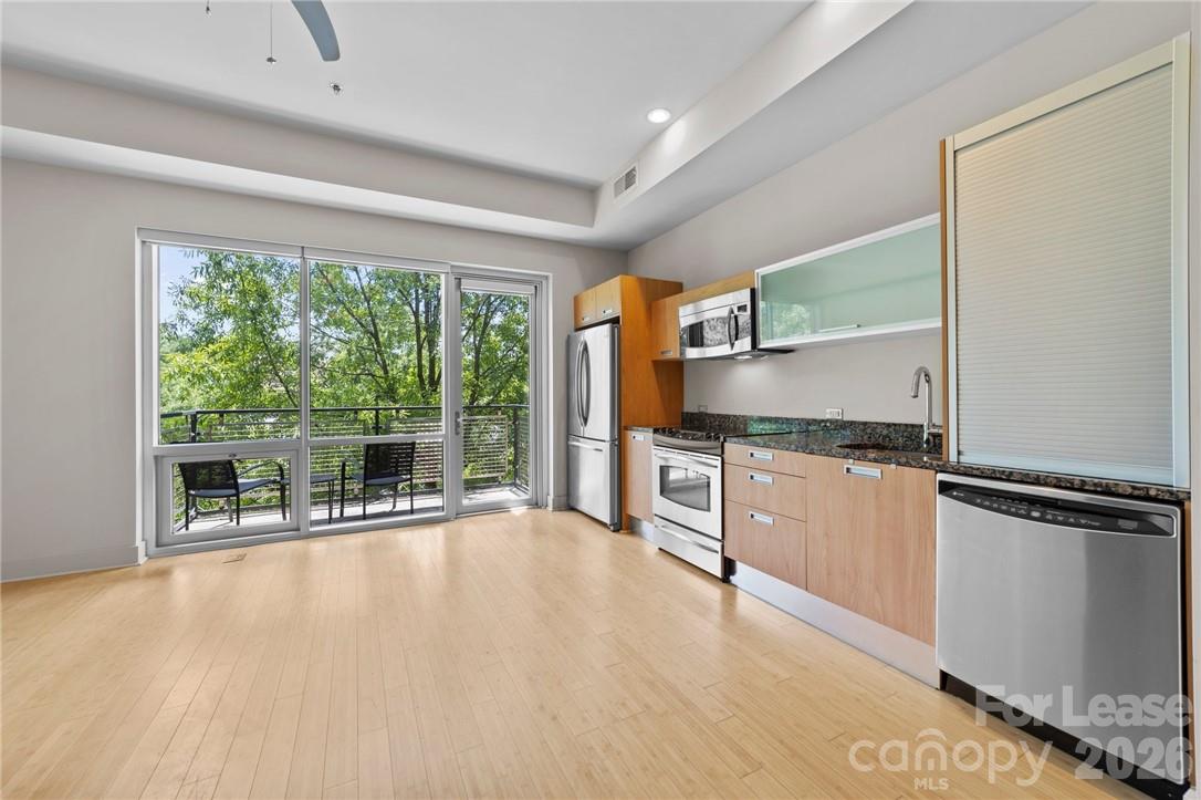1133 Metropolitan Avenue 204 Property Photo 7