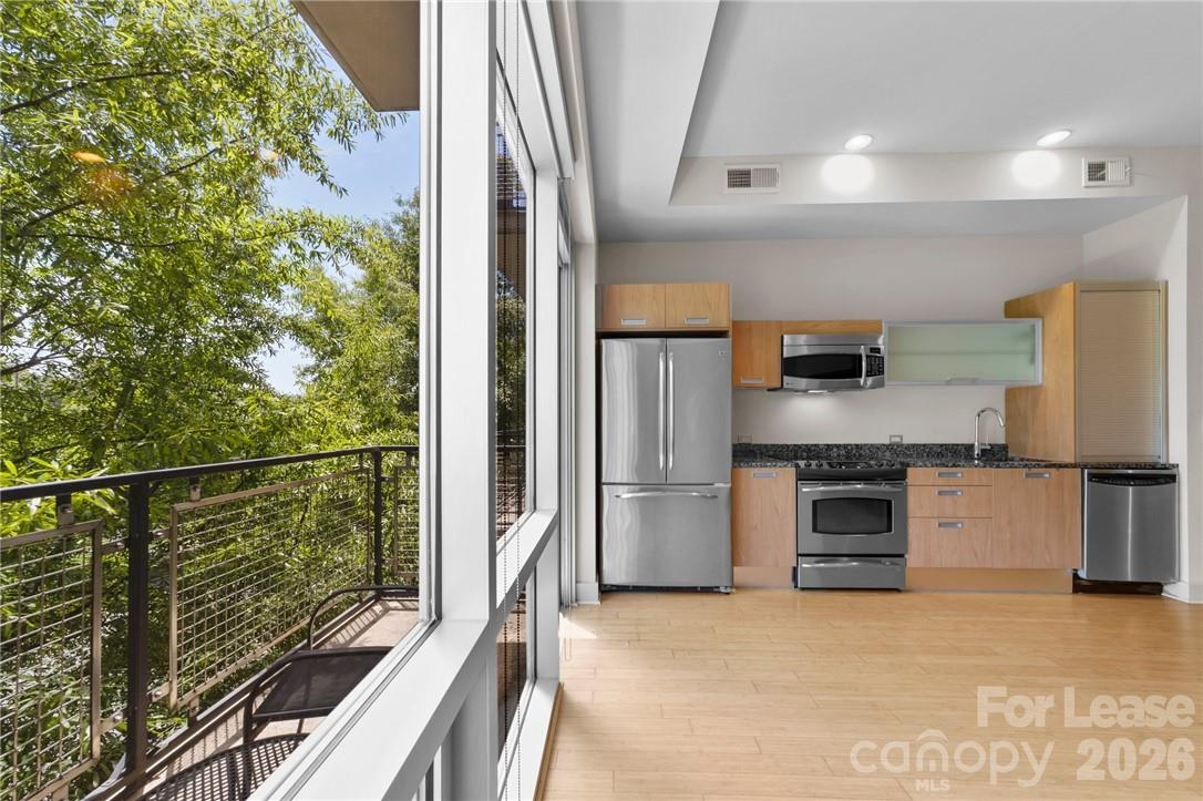1133 Metropolitan Avenue 204 Property Photo 10