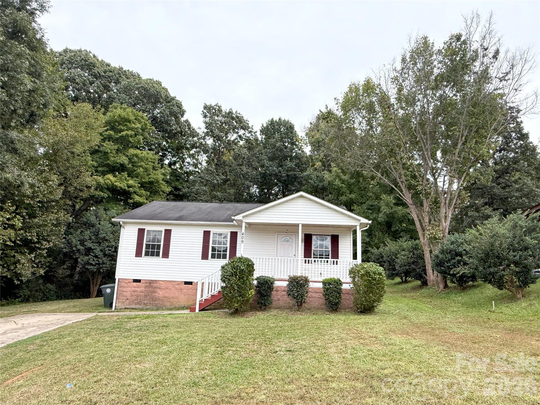 409 Skyline Drive Property Photo 1