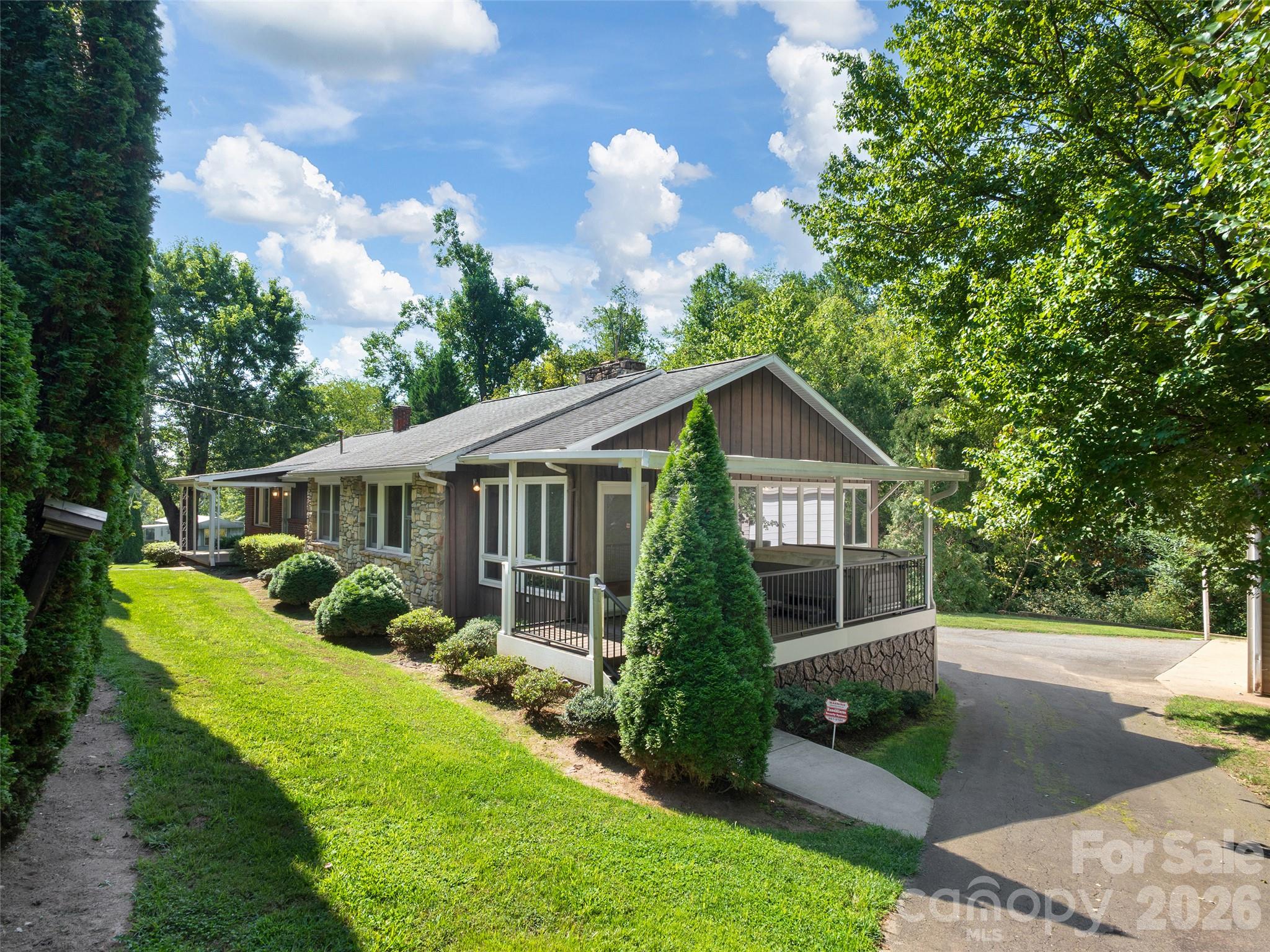 16 Ben Lippen Road Property Photo 1