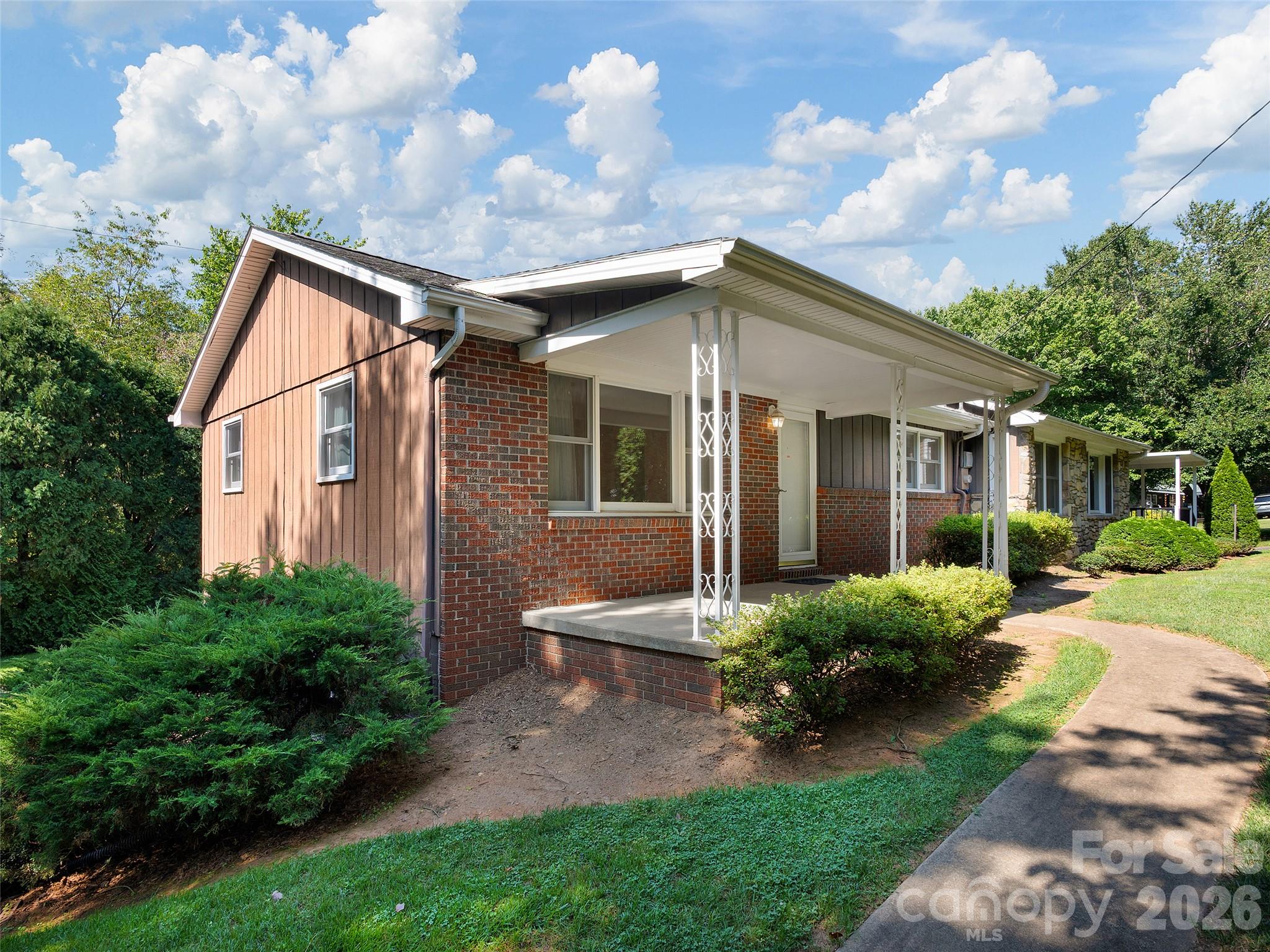 16 Ben Lippen Road Property Photo 2