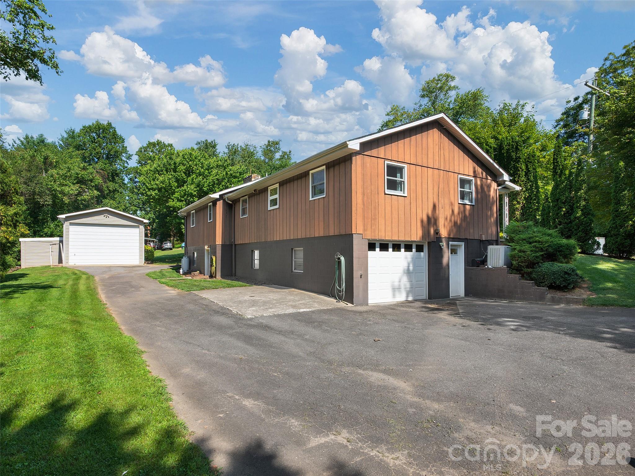 16 Ben Lippen Road Property Photo 3