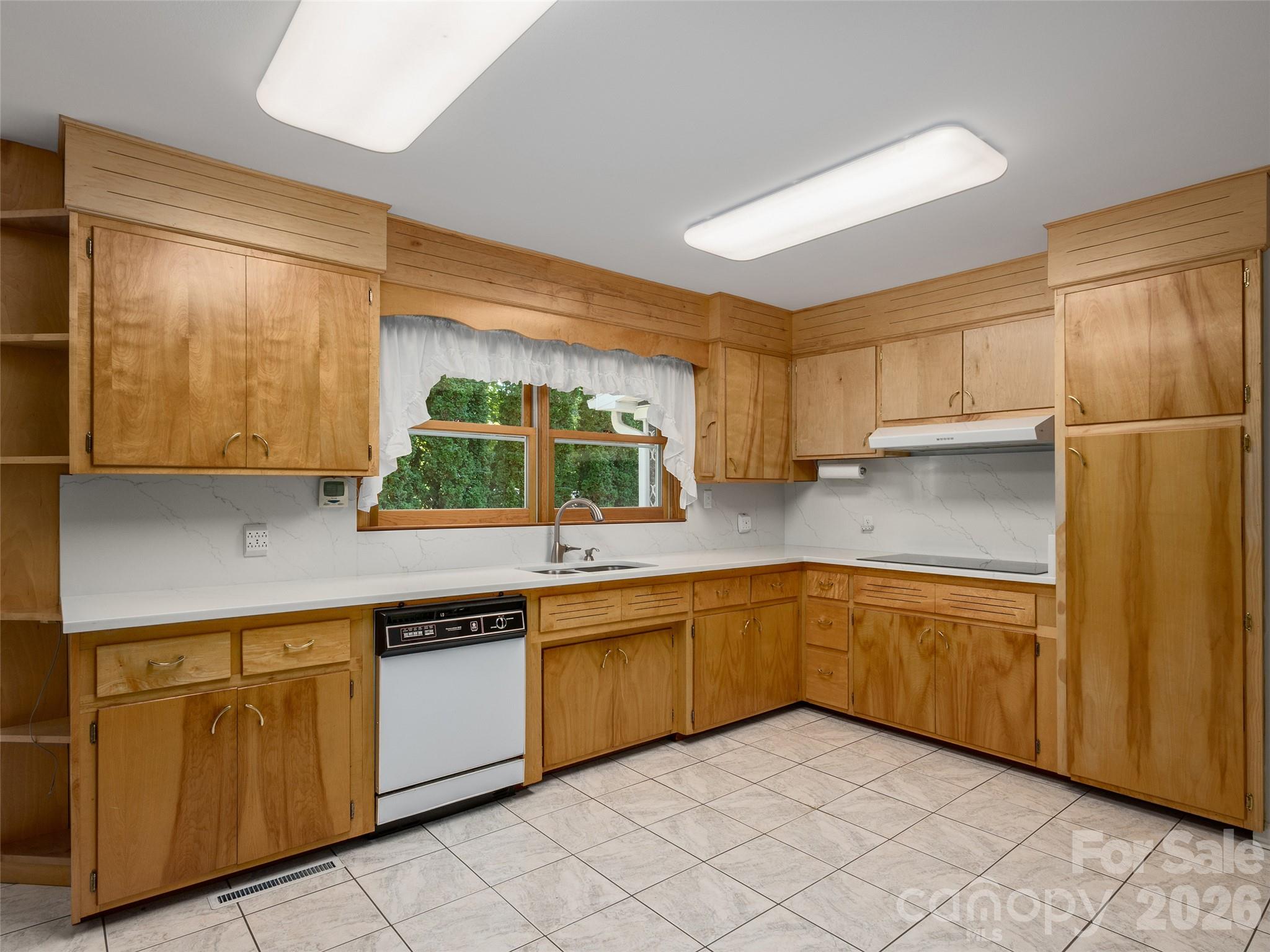 16 Ben Lippen Road Property Photo 10