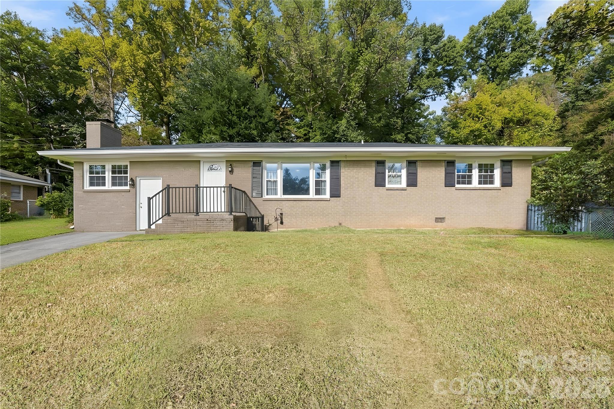 468 Edwards Street Property Photo 1
