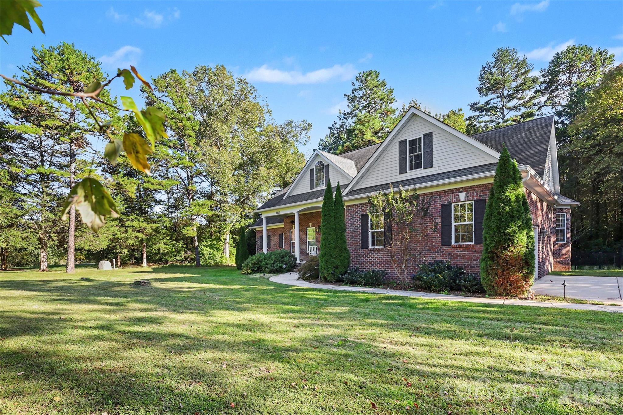 8611 Kerns Meadow Lane Property Photo 3