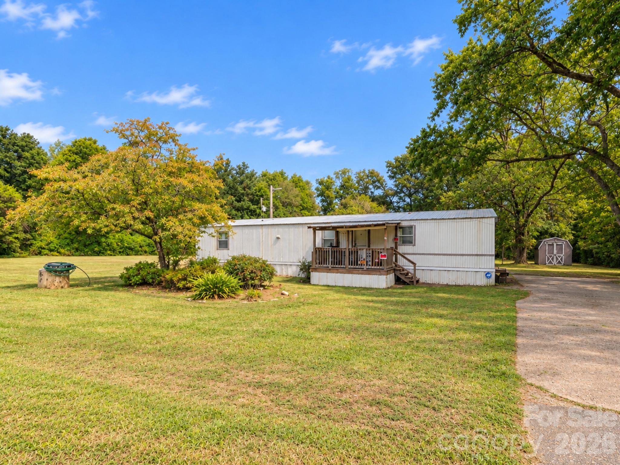 5954 Oakridge Road Property Photo 1