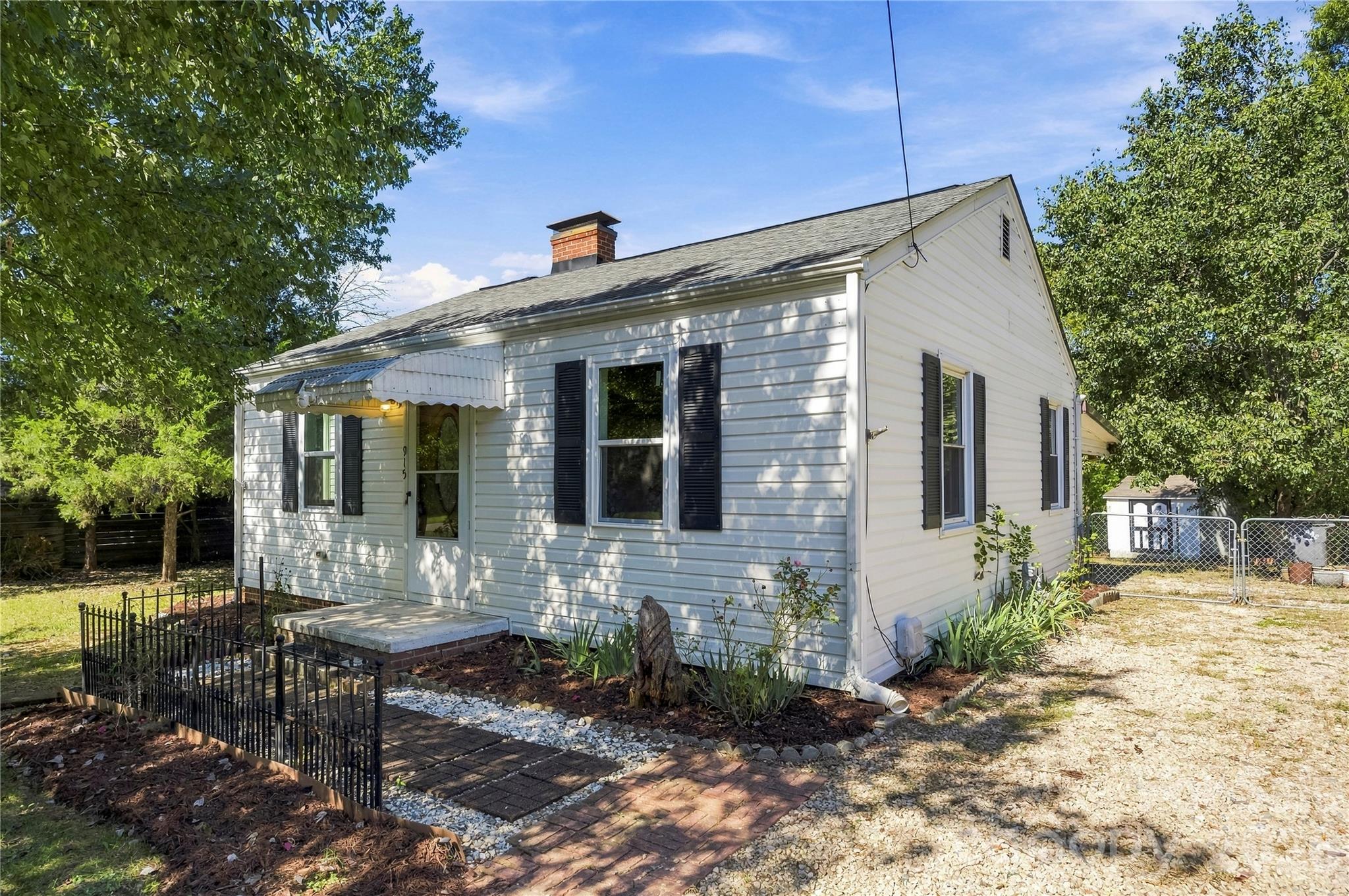 915 Skyway Drive Property Photo 1