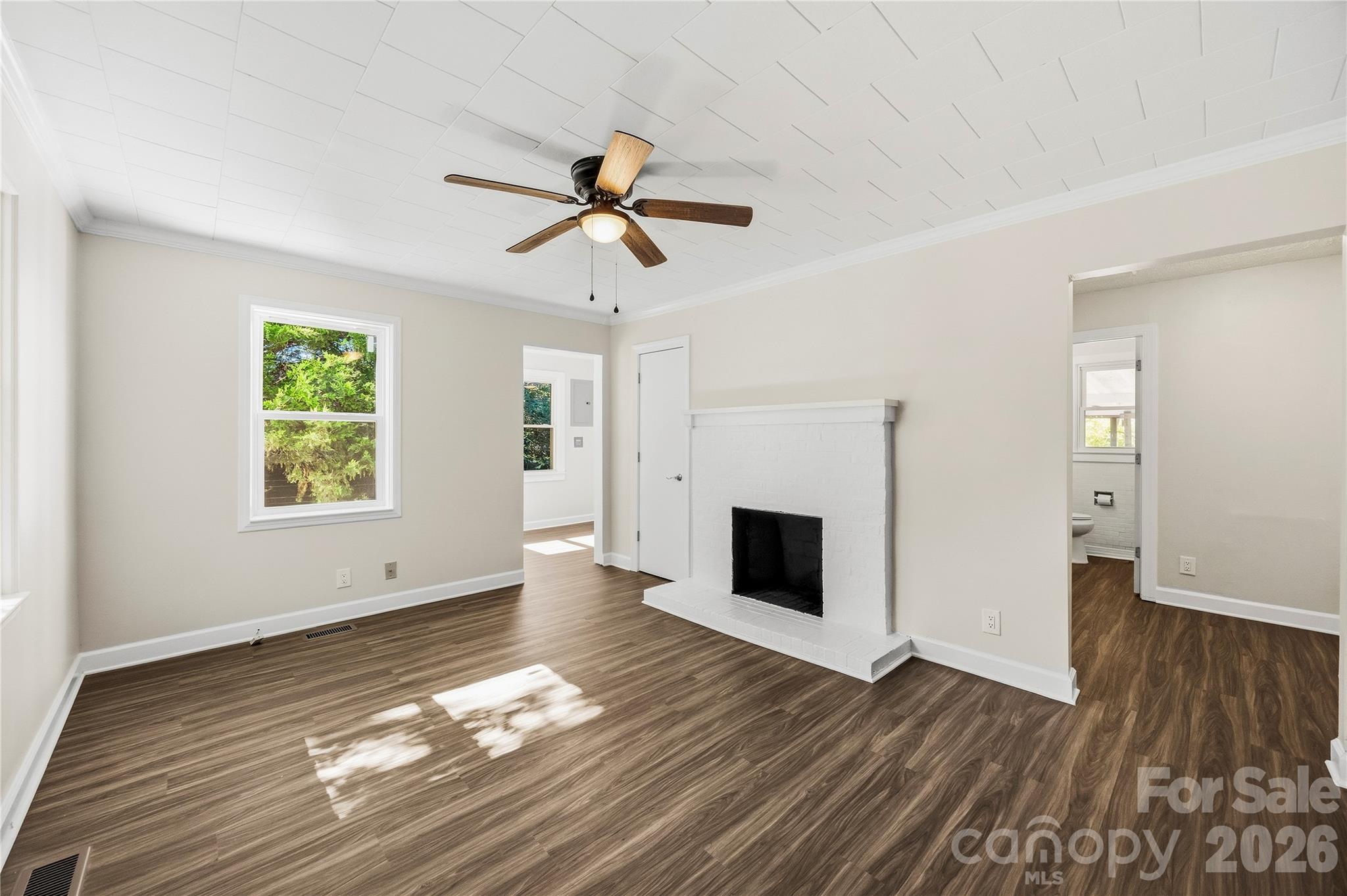 915 Skyway Drive Property Photo 3