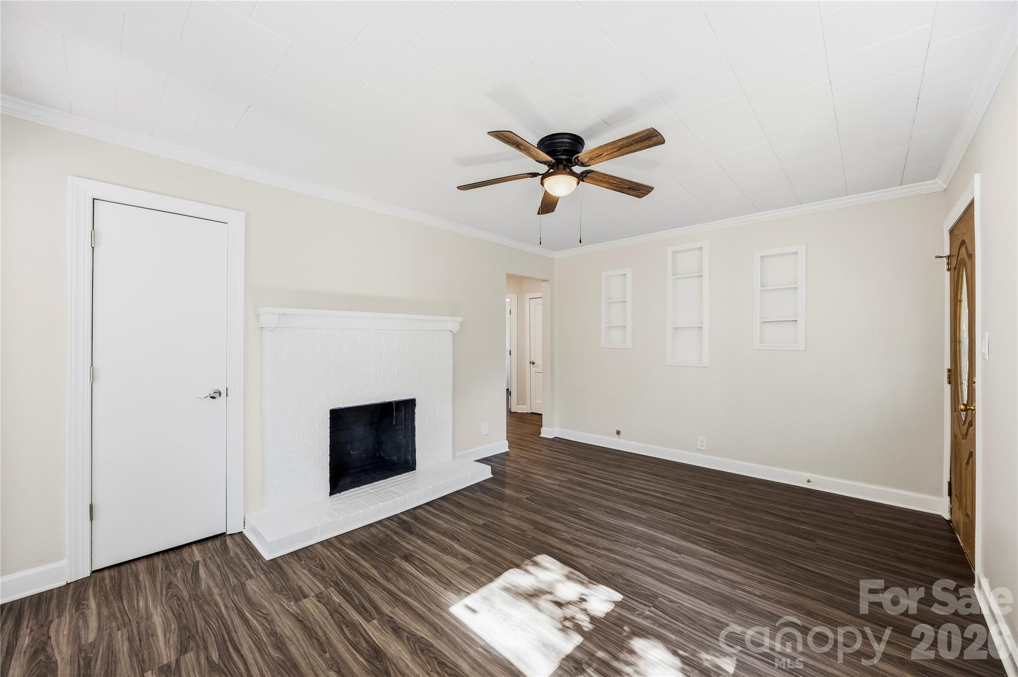 915 Skyway Drive Property Photo 4