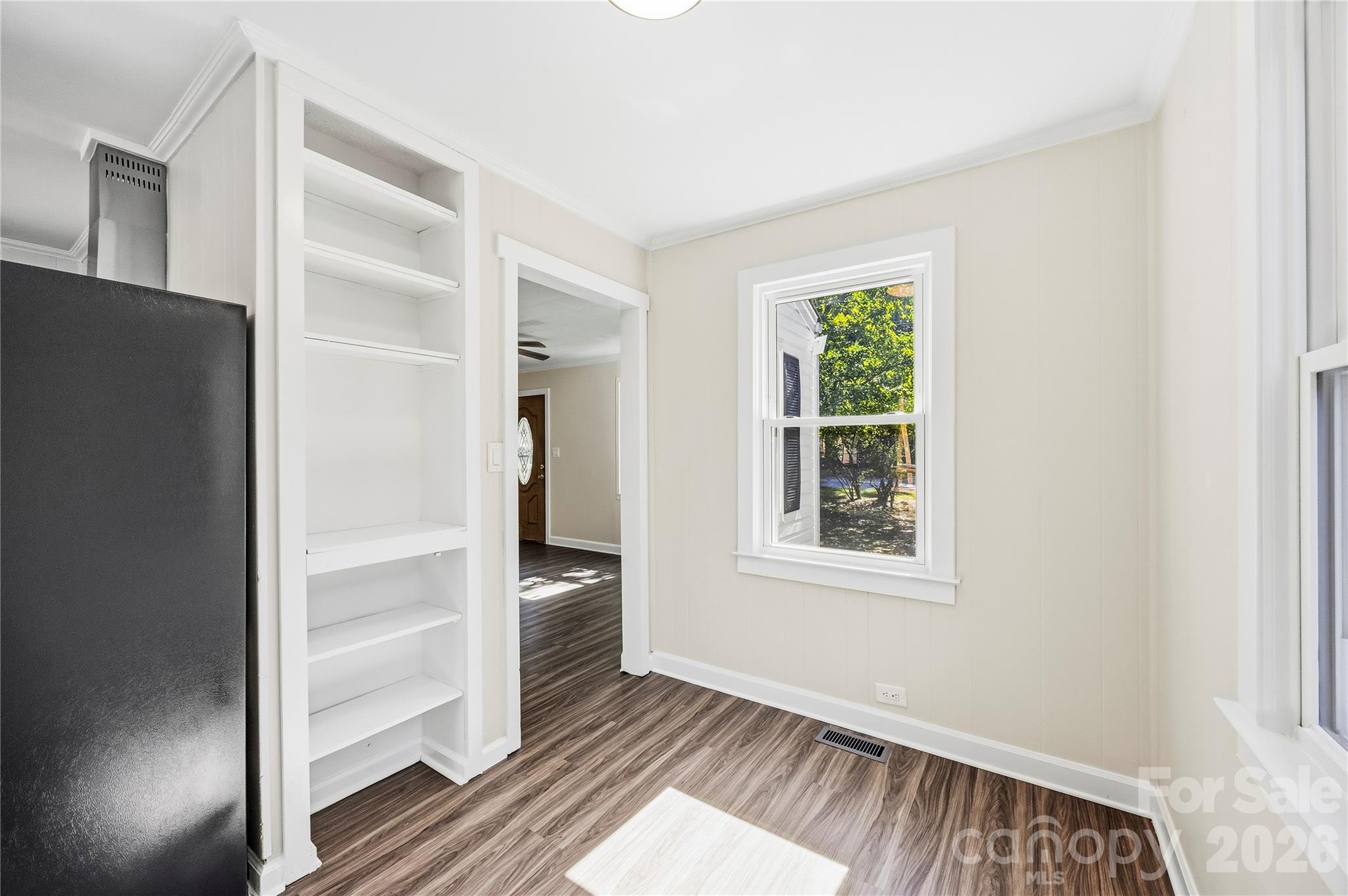 915 Skyway Drive Property Photo 6