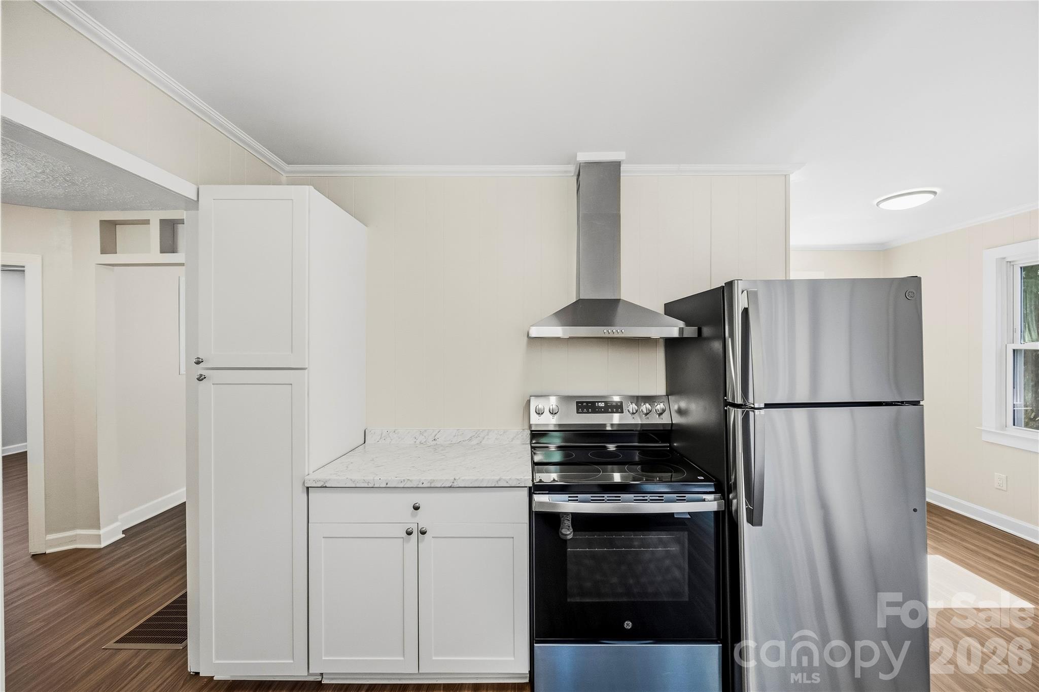 915 Skyway Drive Property Photo 8