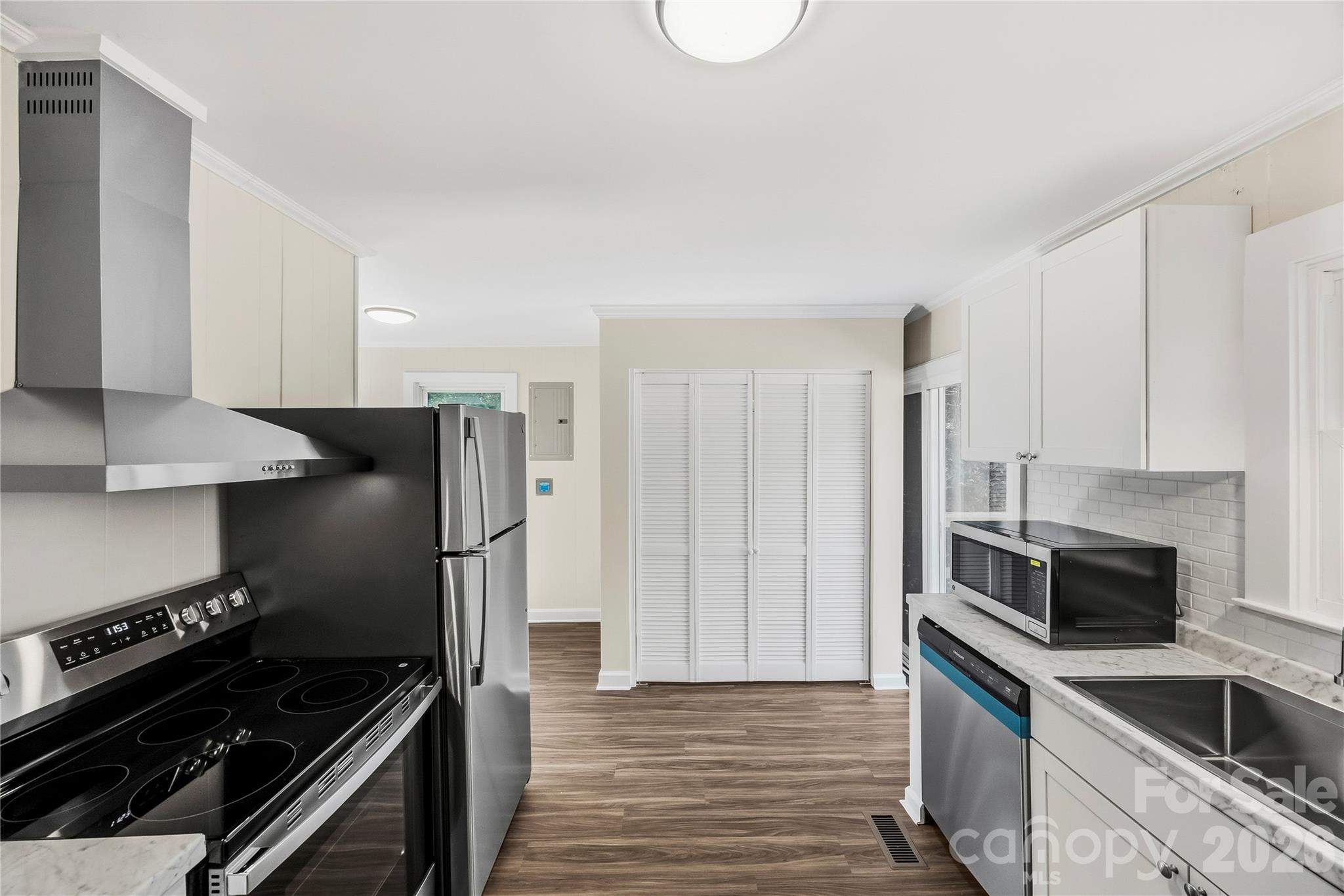 915 Skyway Drive Property Photo 10