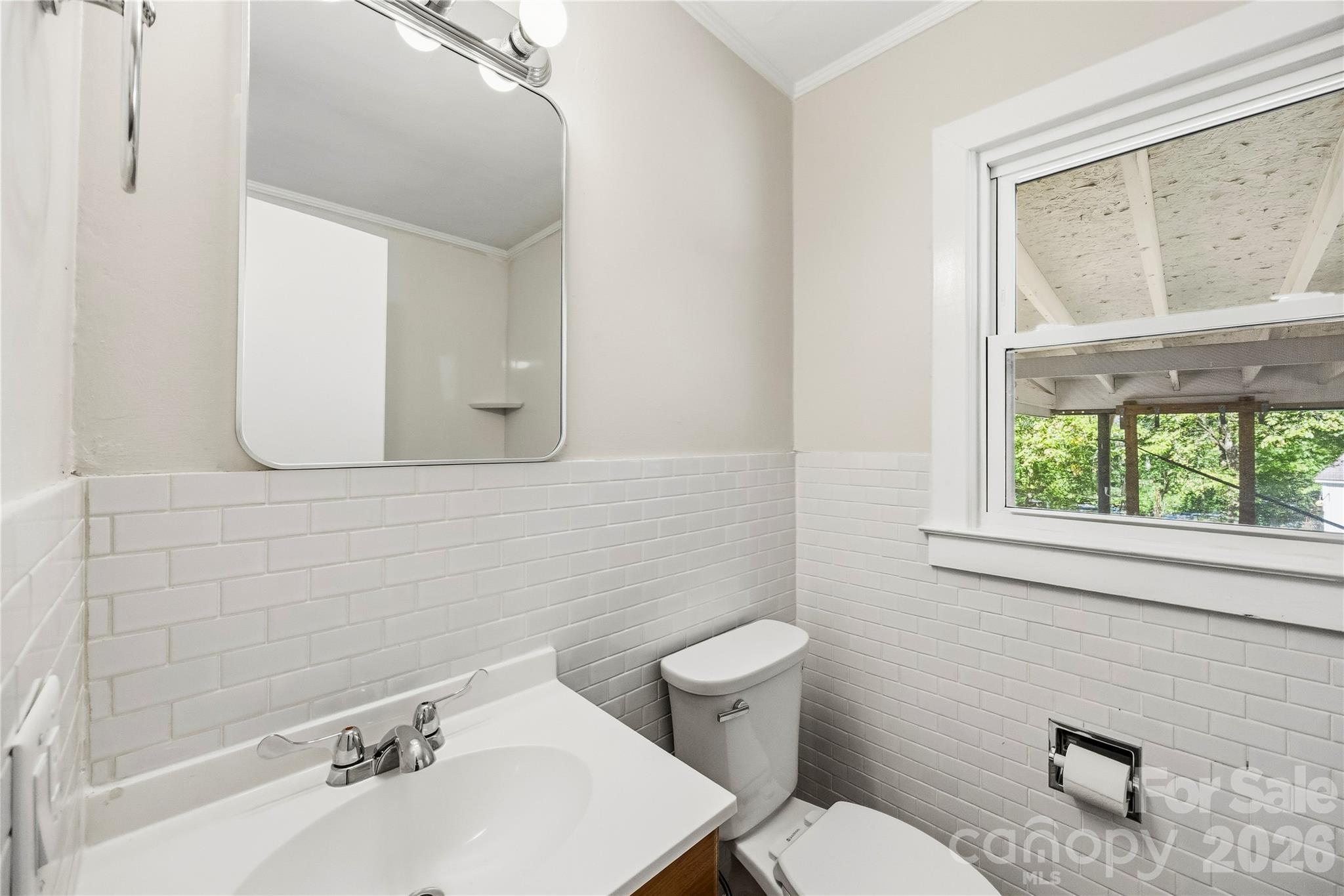 915 Skyway Drive Property Photo 14