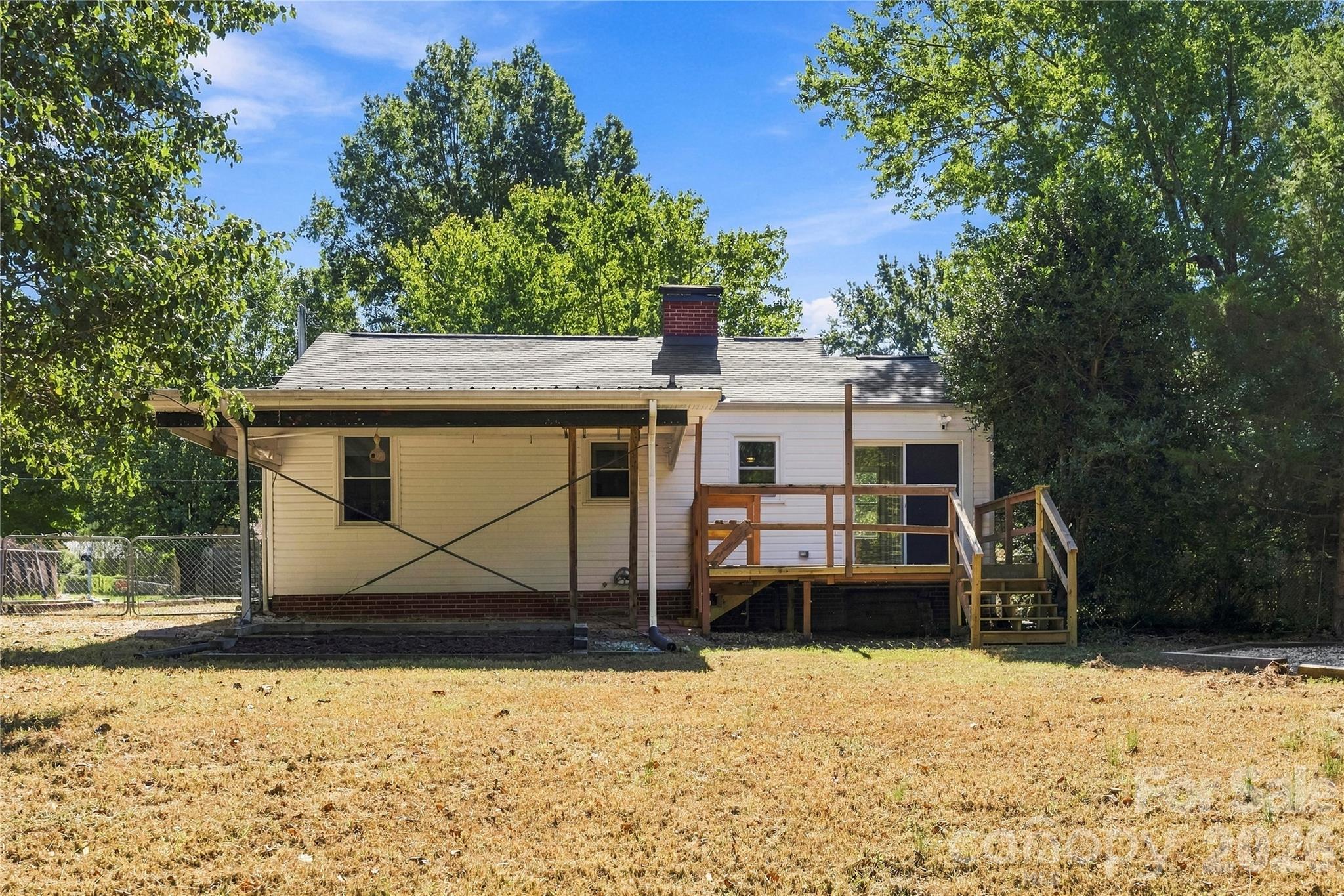 915 Skyway Drive Property Photo 24