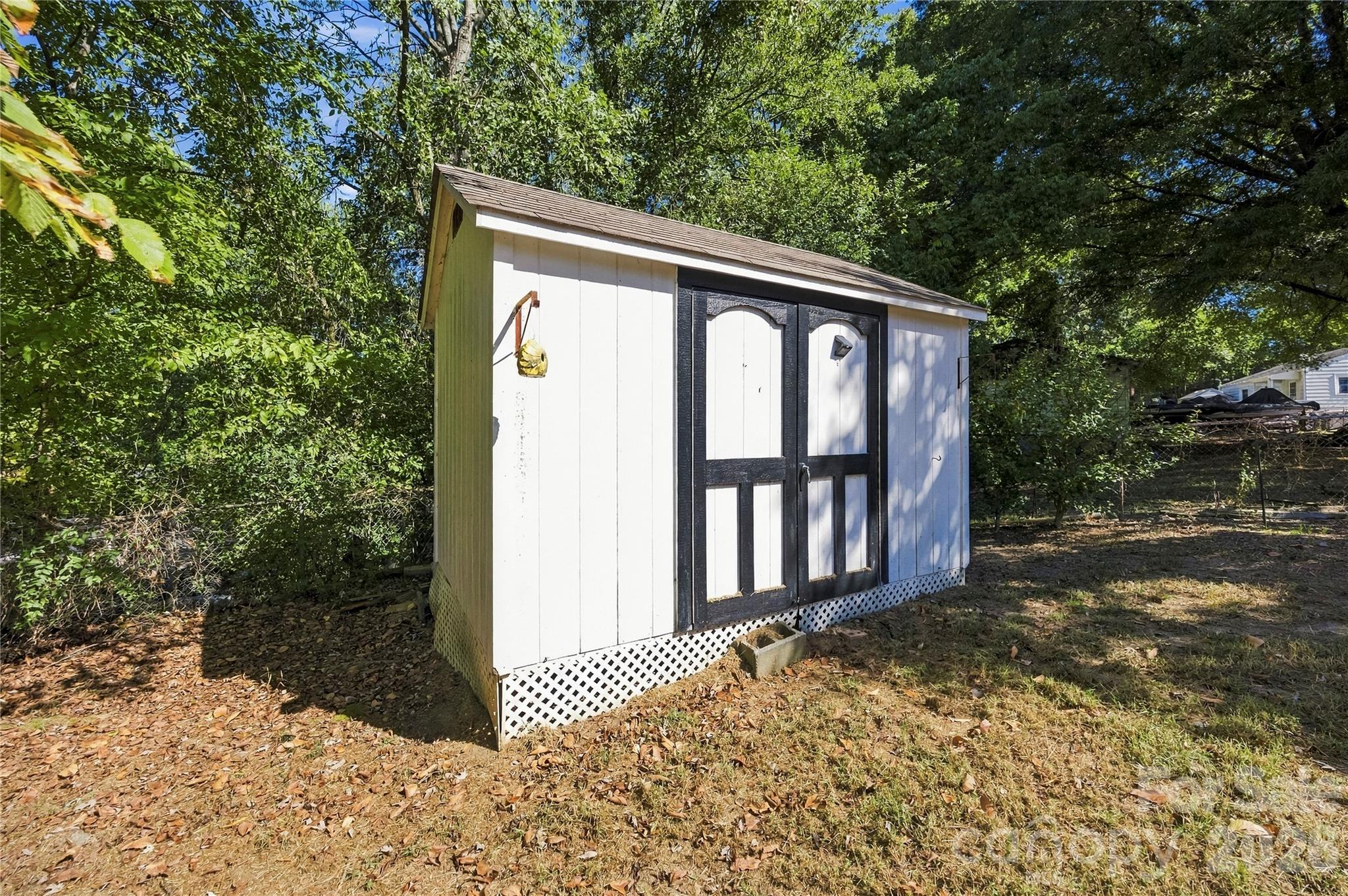 915 Skyway Drive Property Photo 27