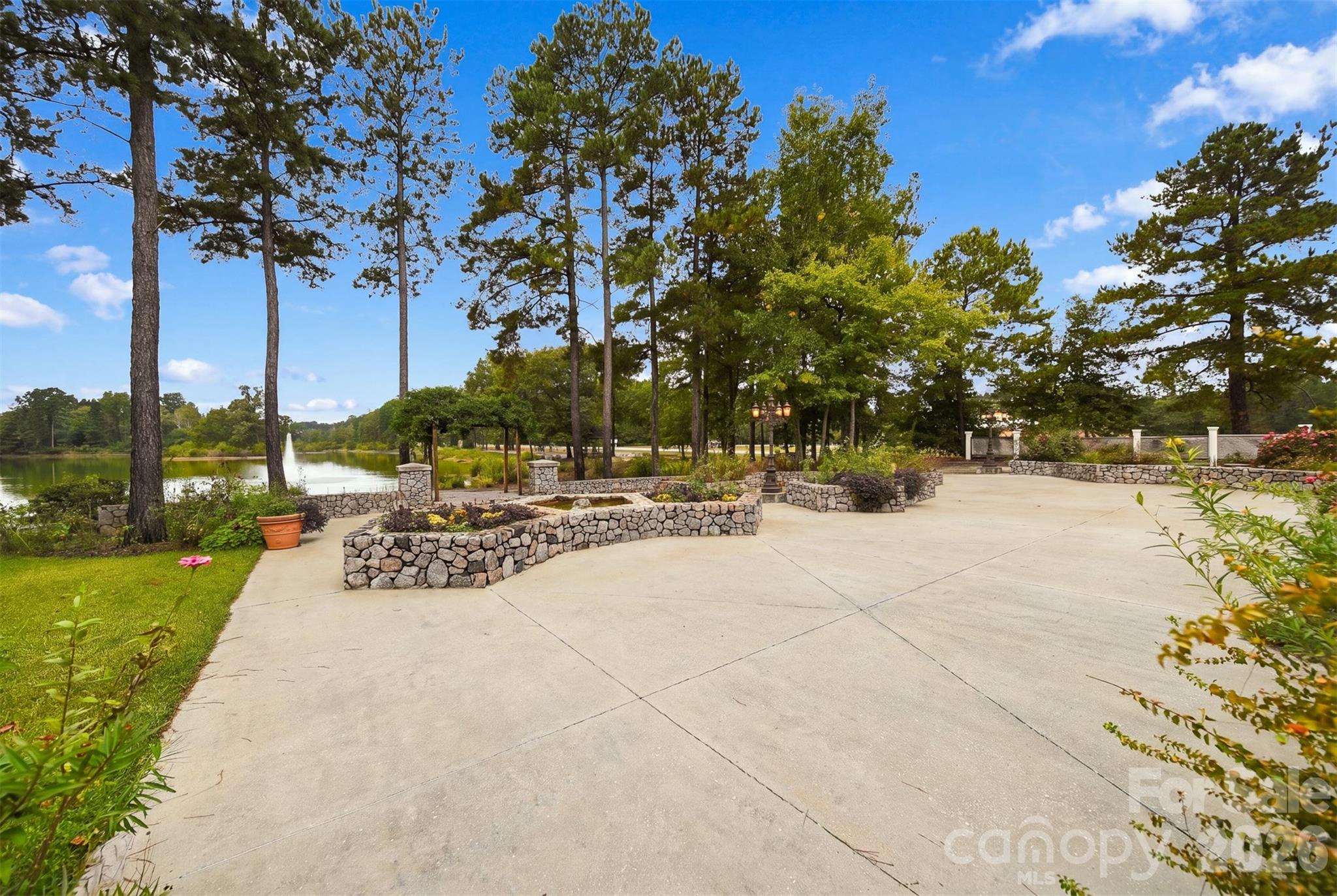 26 Commerce Drive Property Photo 28