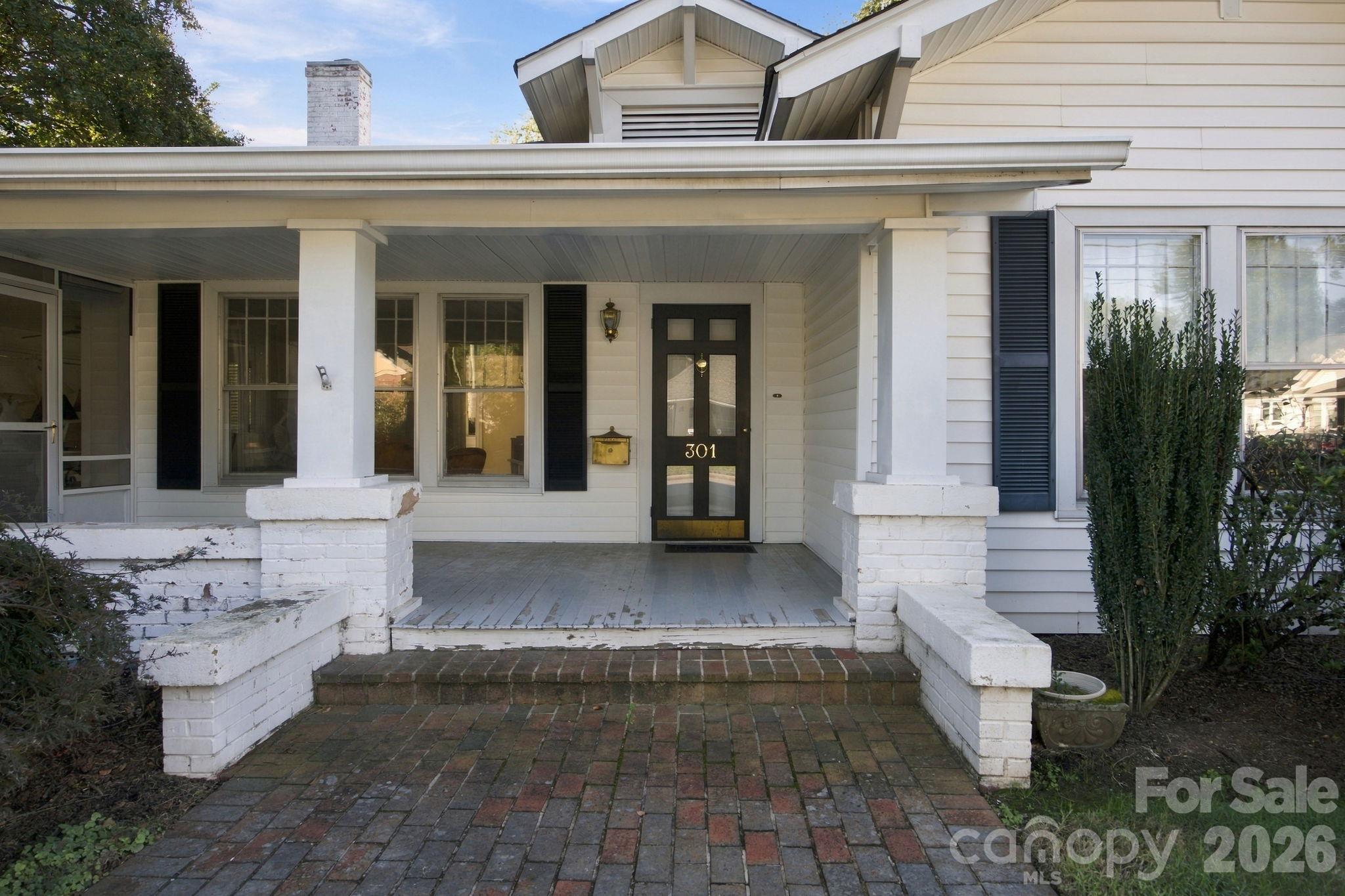 301 8th Street Property Photo 2