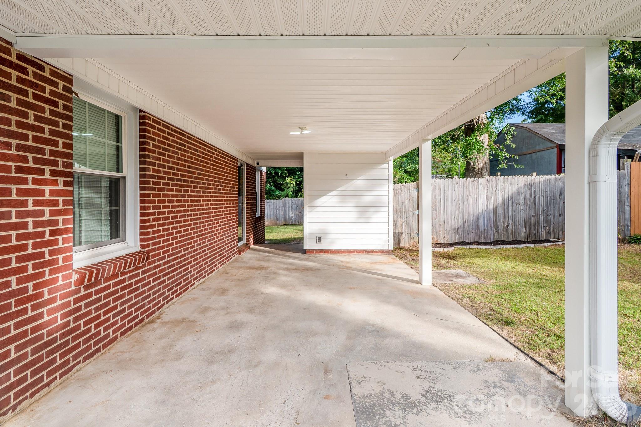 304 Sumter Street Property Photo 3