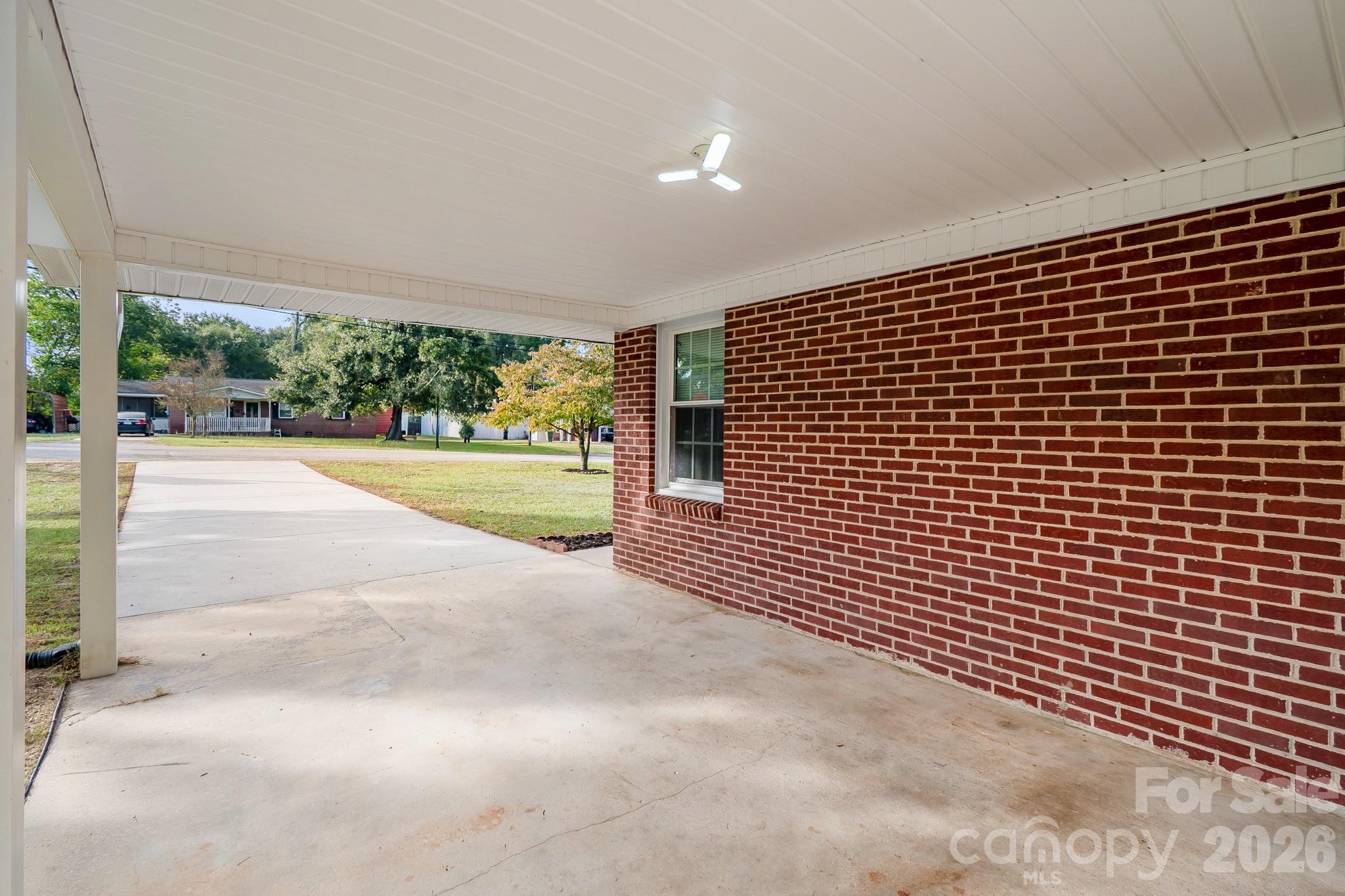 304 Sumter Street Property Photo 4