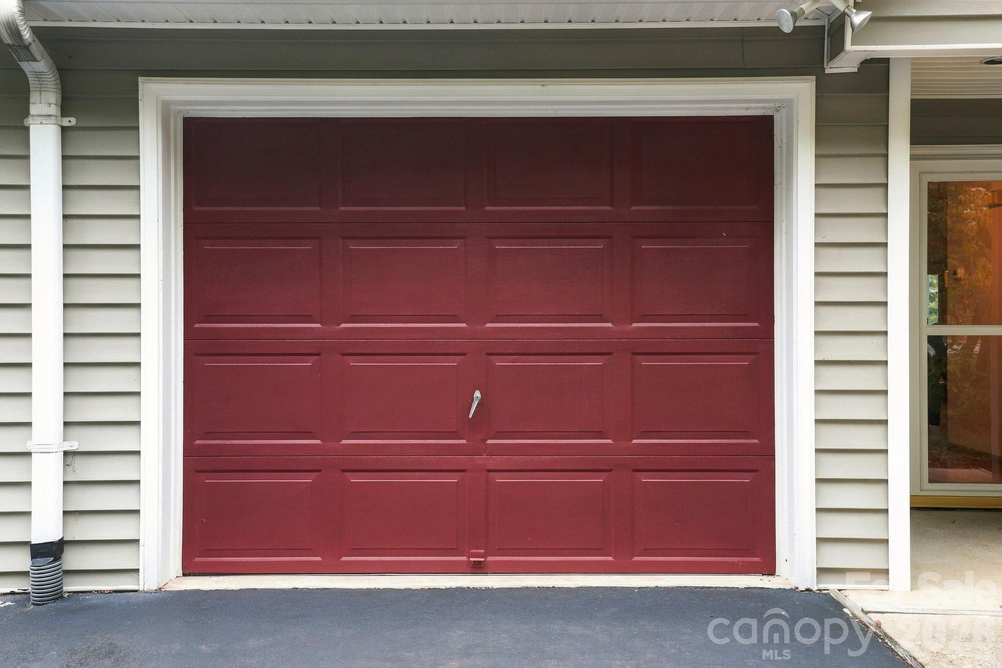 725 N Park Place Property Photo 4