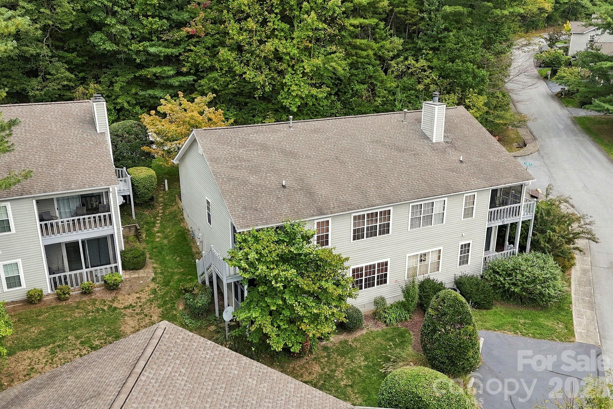 725 N Park Place Property Photo 6