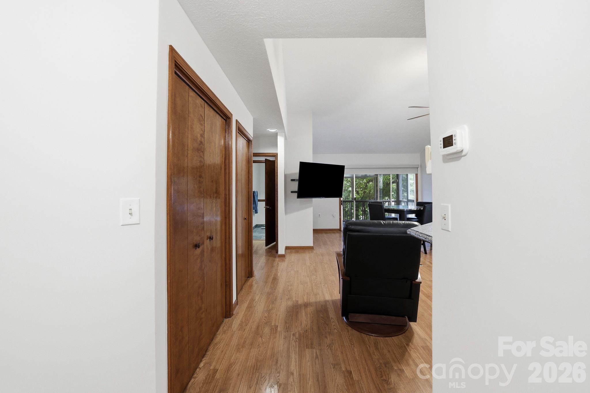 725 N Park Place Property Photo 7