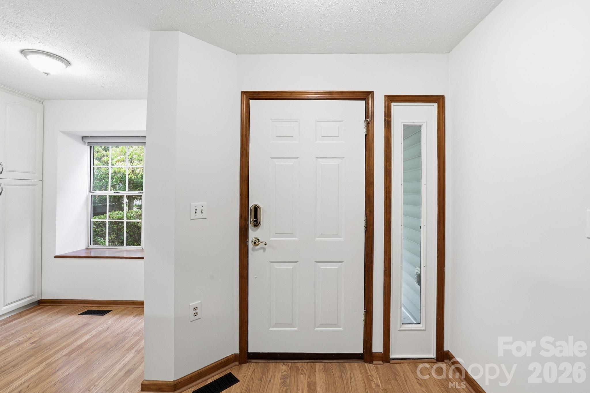 725 N Park Place Property Photo 8