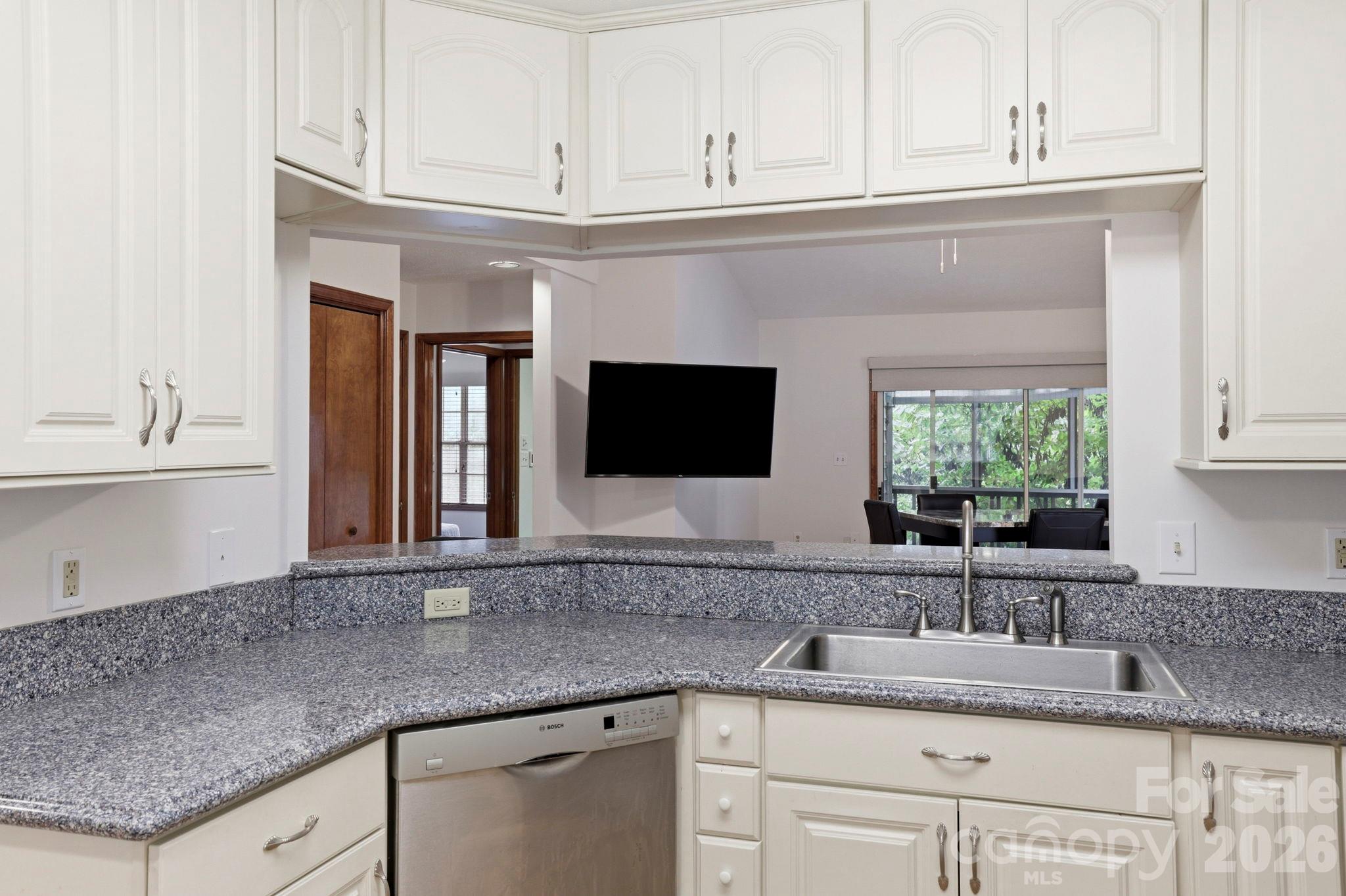 725 N Park Place Property Photo 11
