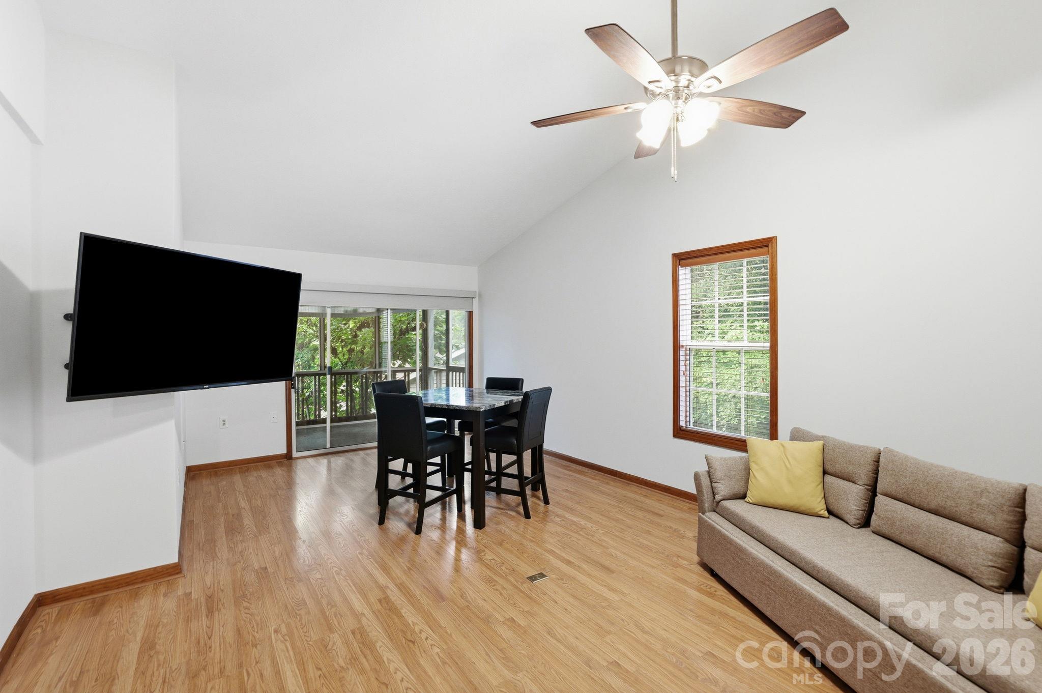 725 N Park Place Property Photo 15