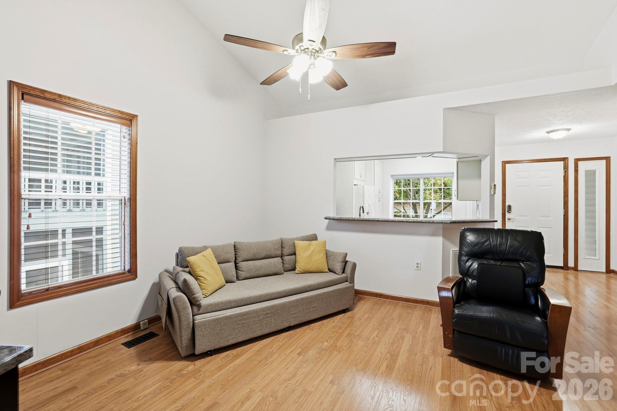 725 N Park Place Property Photo 18