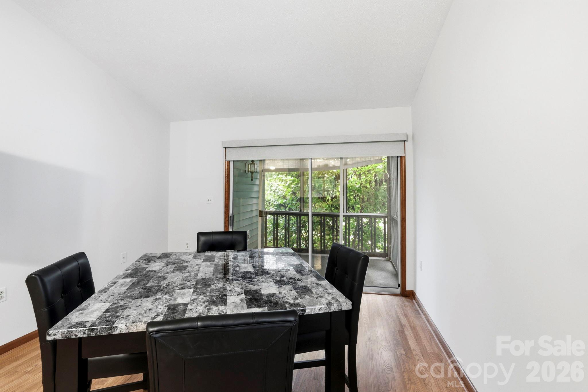 725 N Park Place Property Photo 19