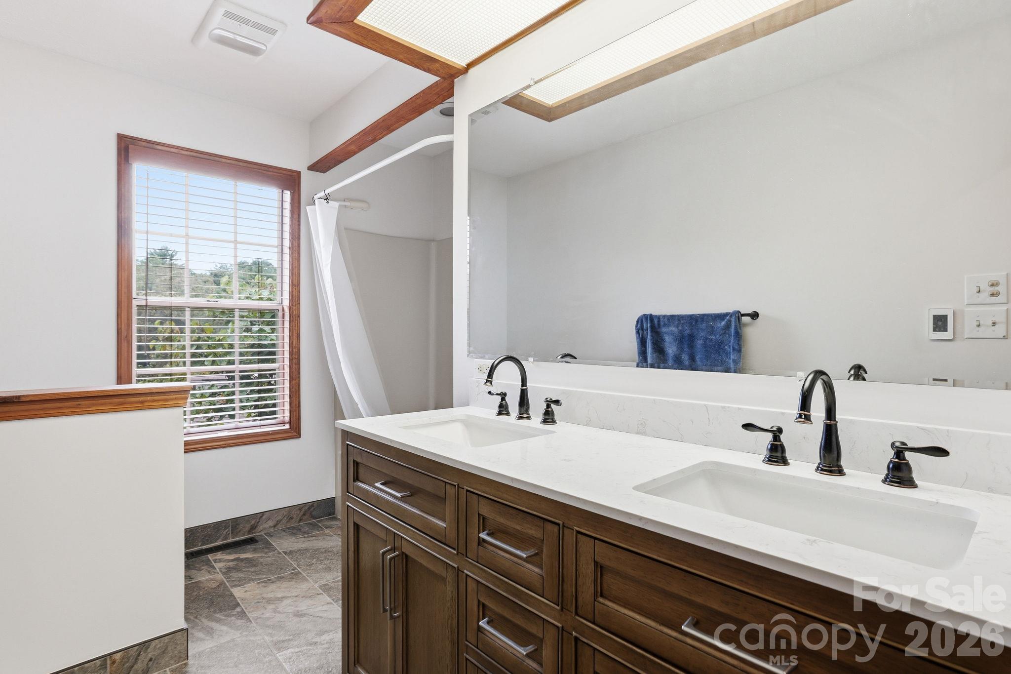 725 N Park Place Property Photo 23