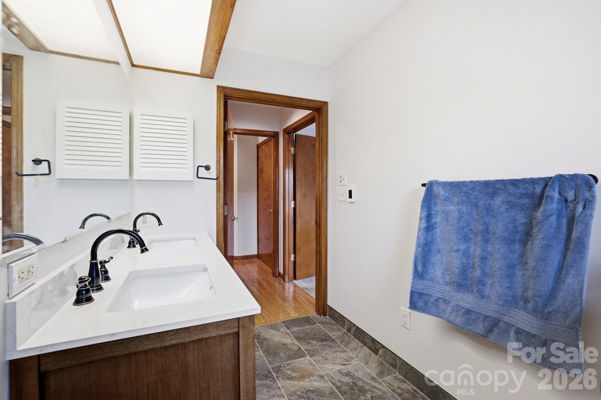 725 N Park Place Property Photo 24