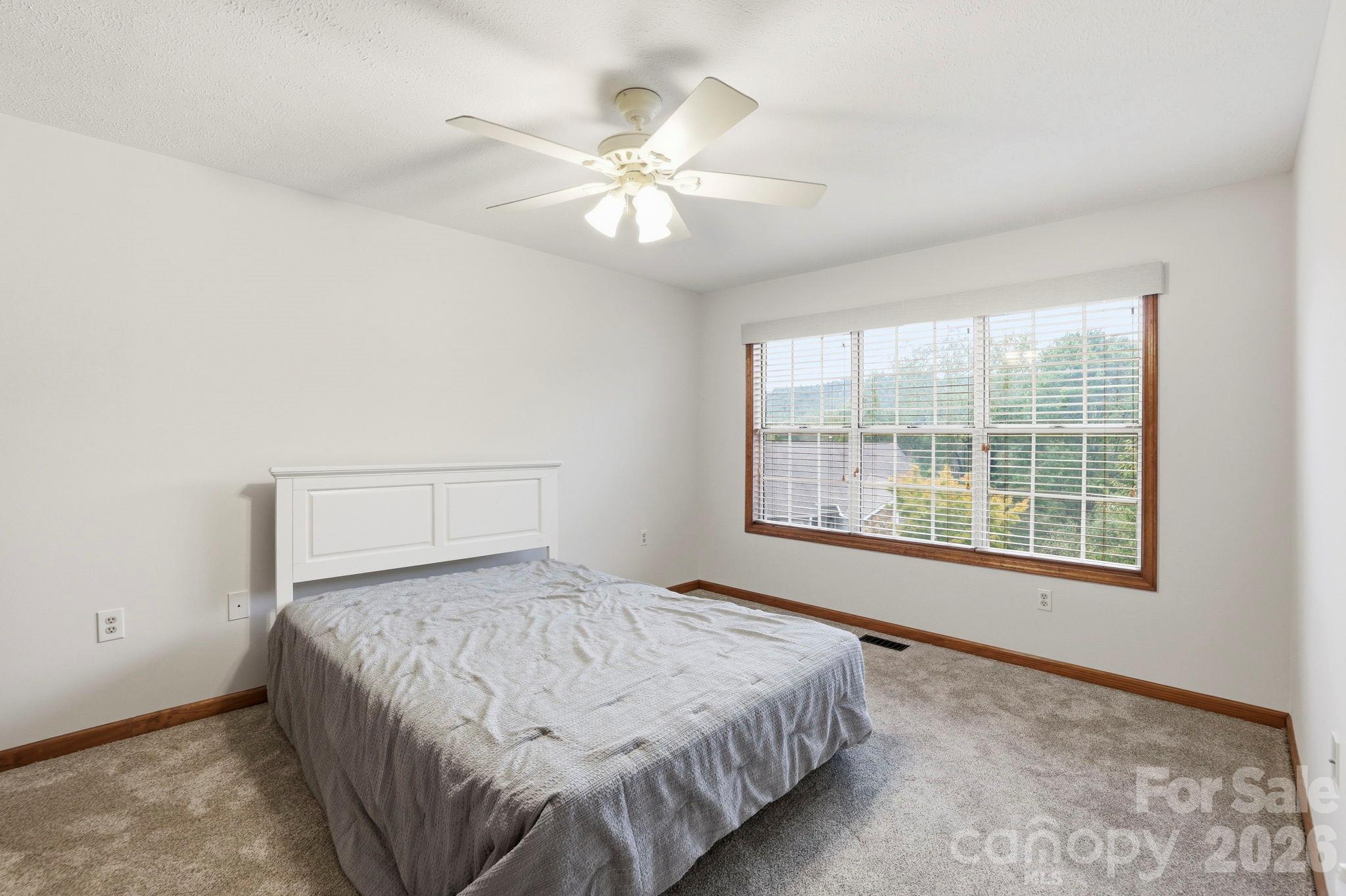 725 N Park Place Property Photo 26