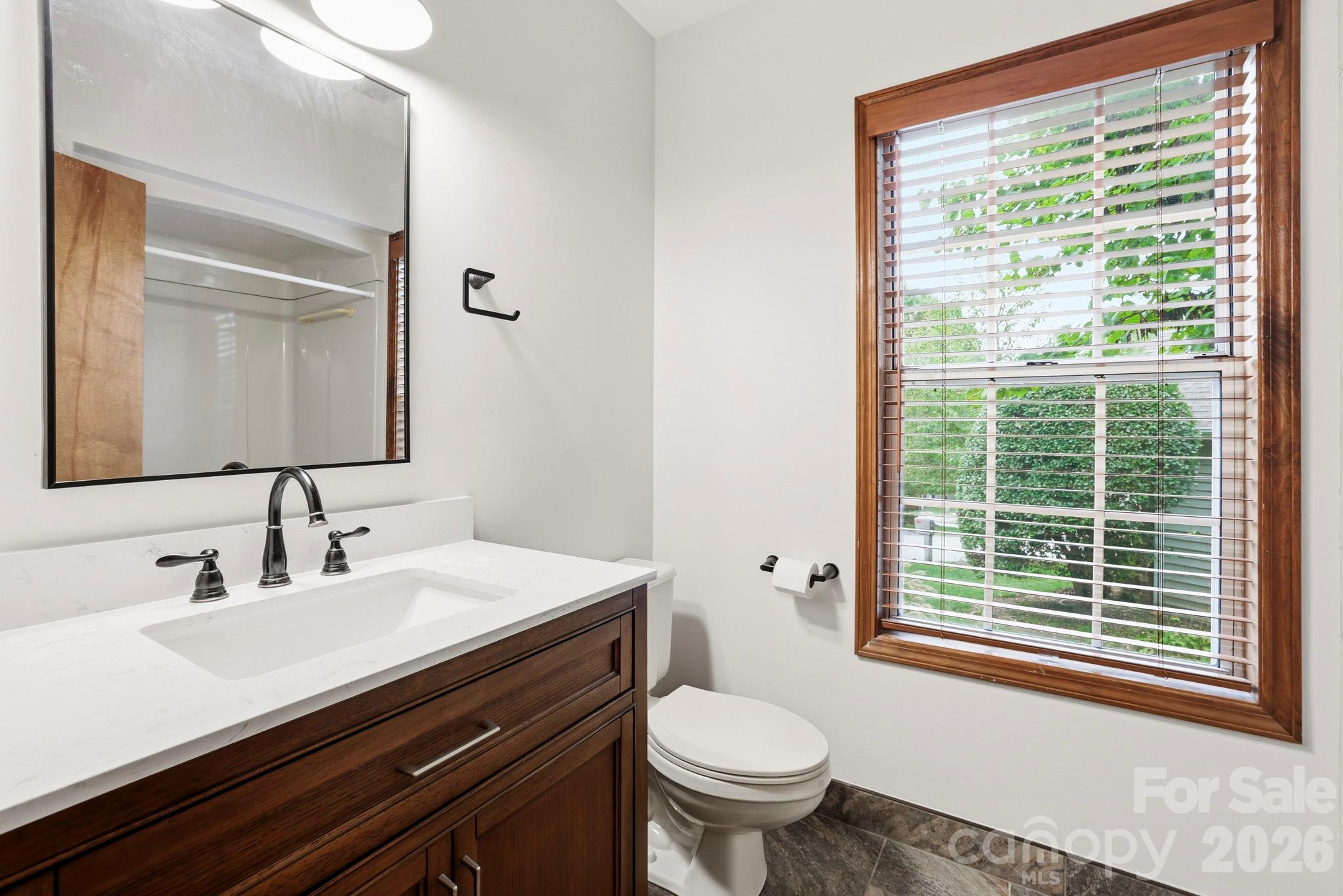 725 N Park Place Property Photo 33