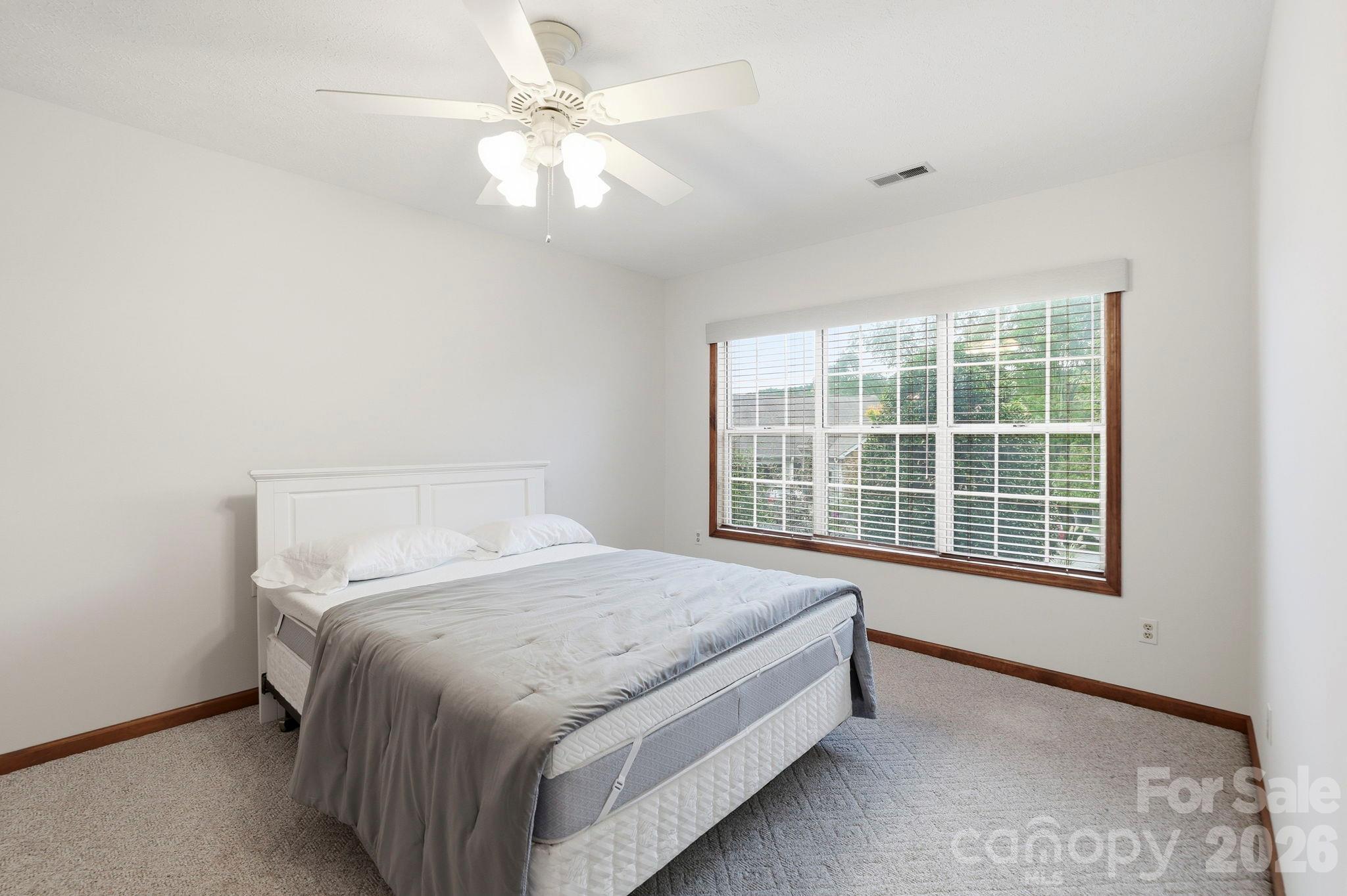 725 N Park Place Property Photo 34