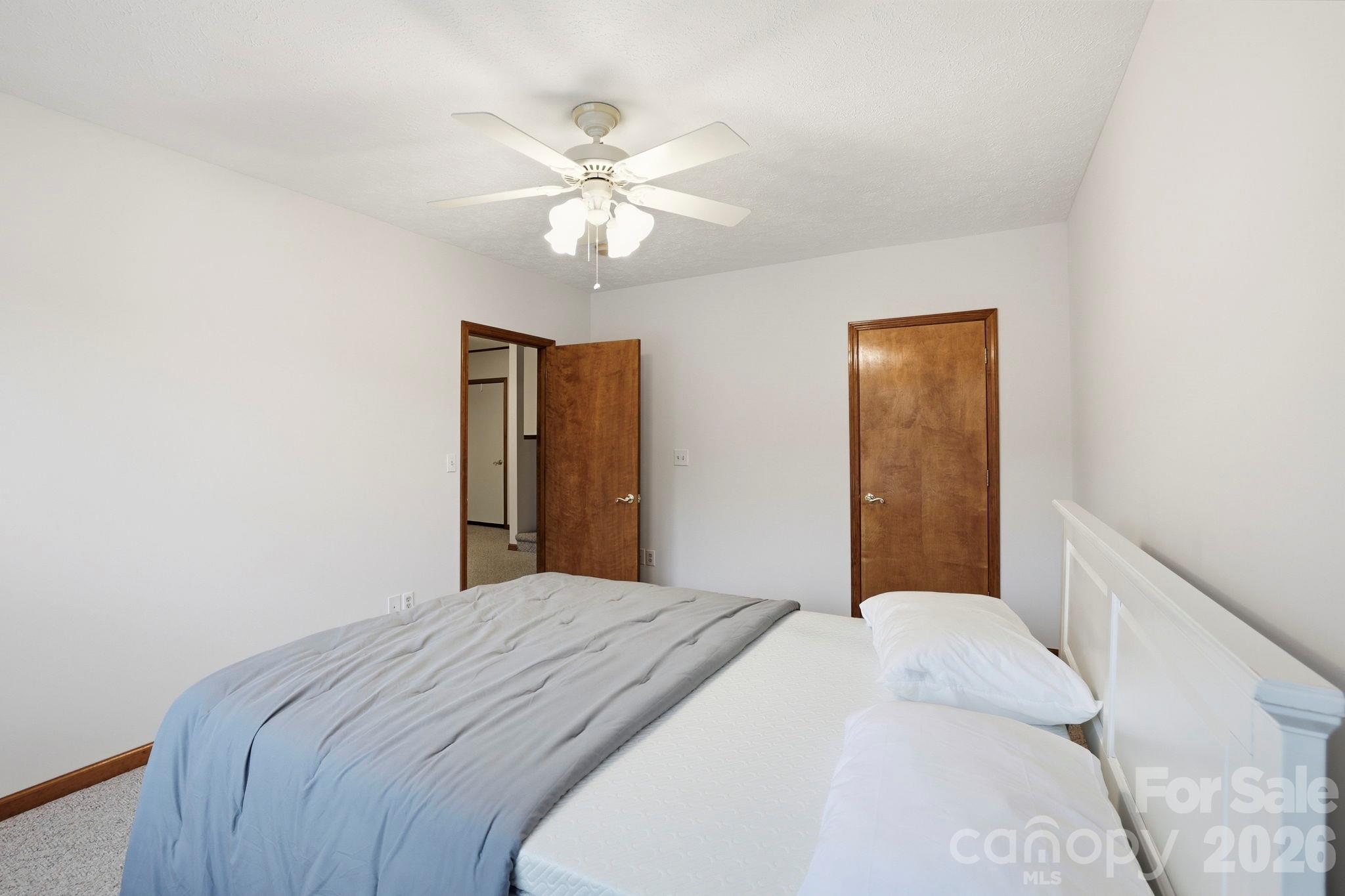 725 N Park Place Property Photo 35