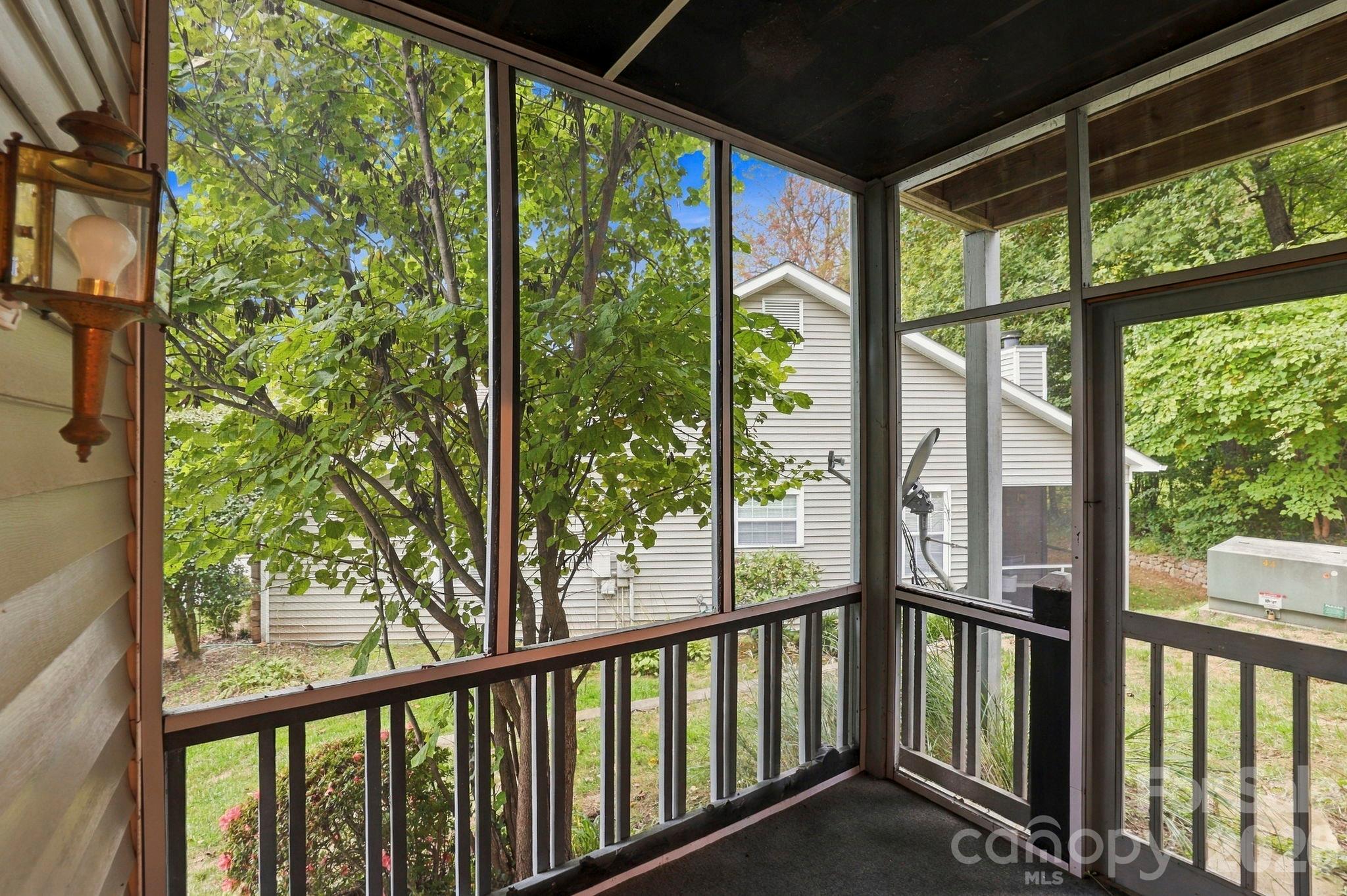 725 N Park Place Property Photo 40