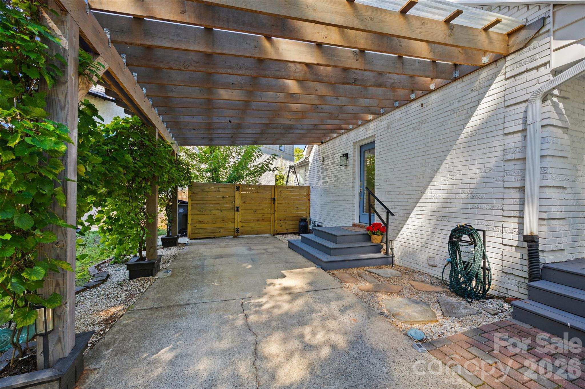 5145 Murrayhill Drive Property Photo 3