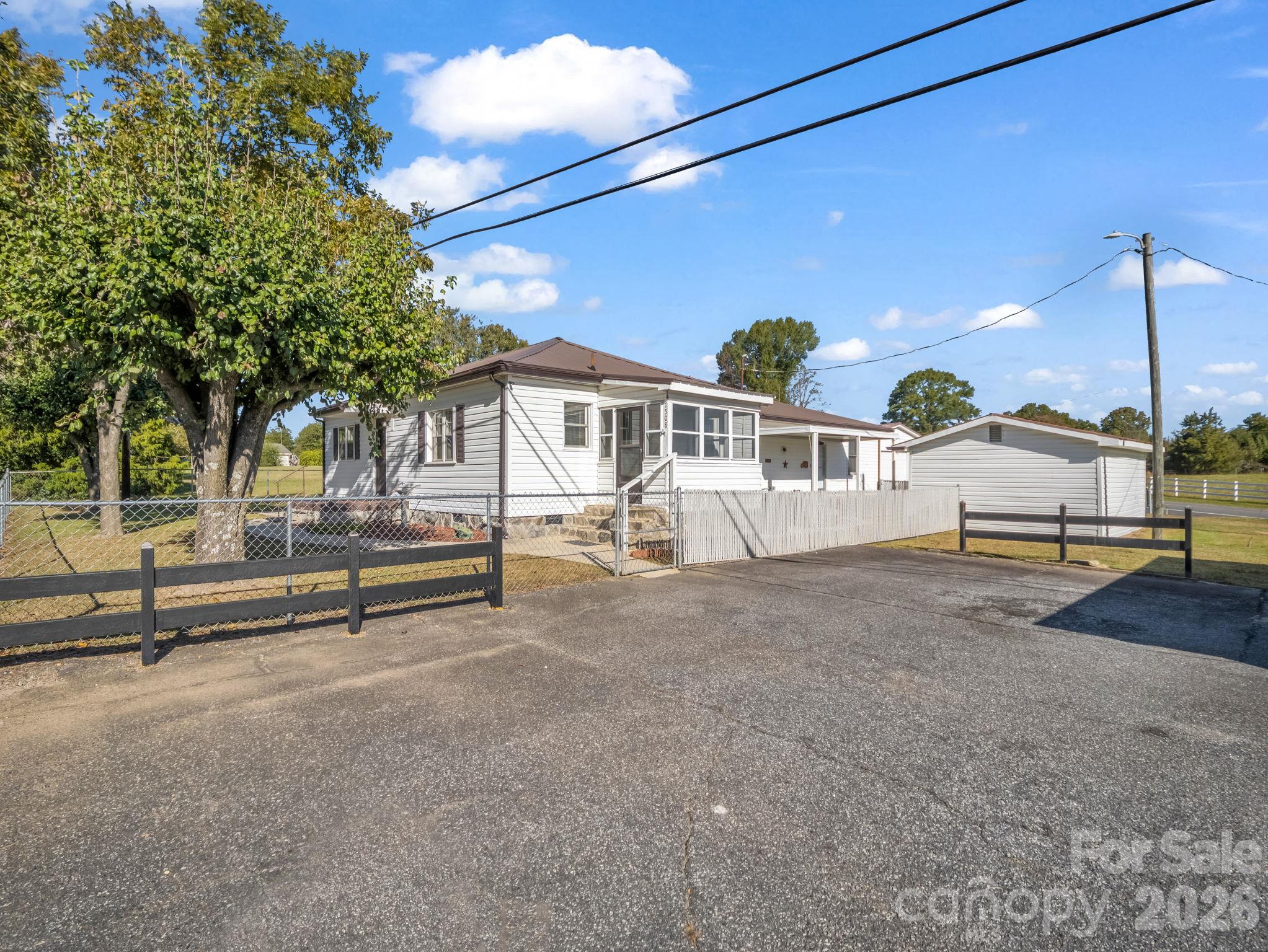 7508 Dallas Cherryville Highway Property Photo 3