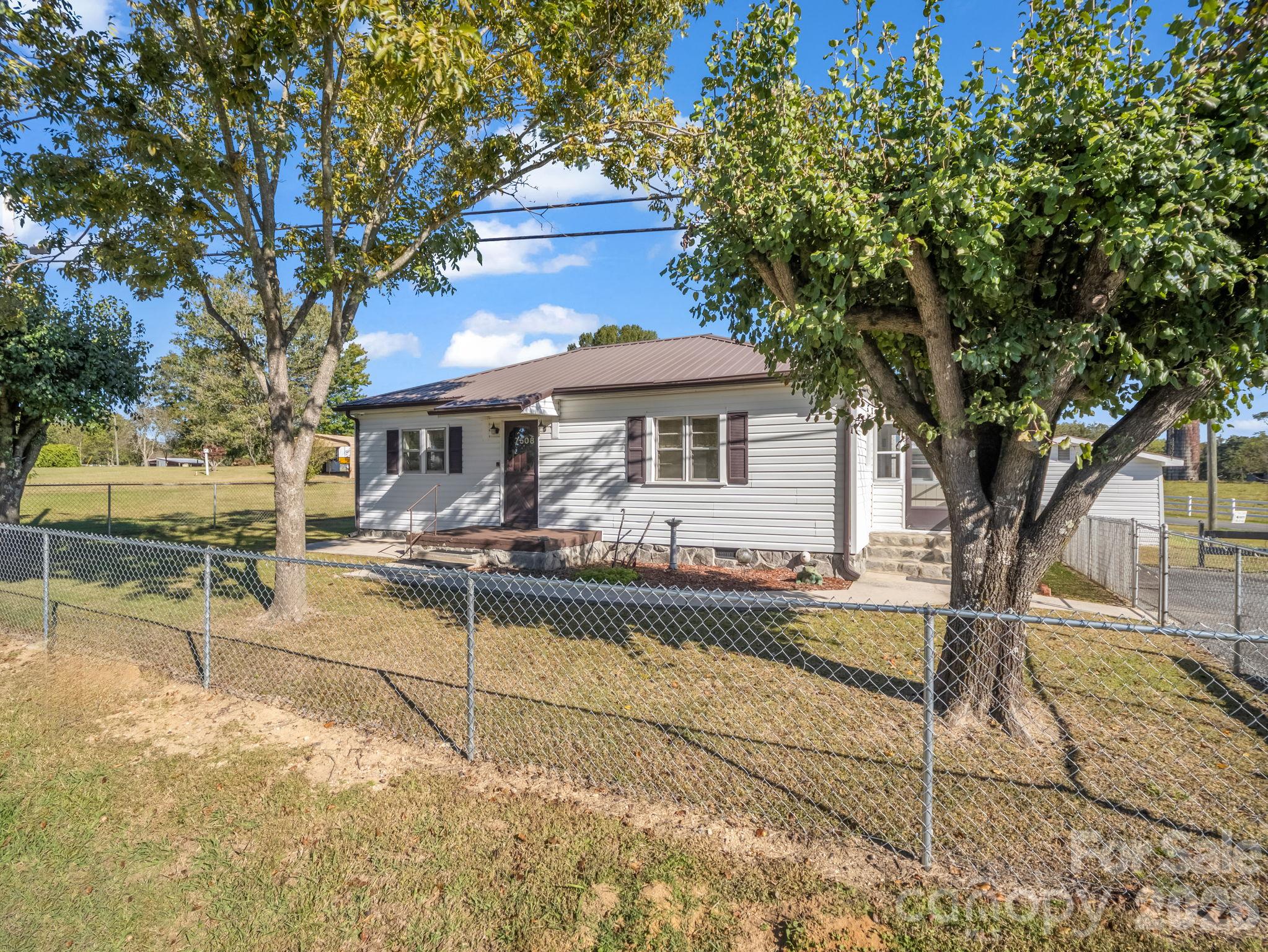 7508 Dallas Cherryville Highway Property Photo 5