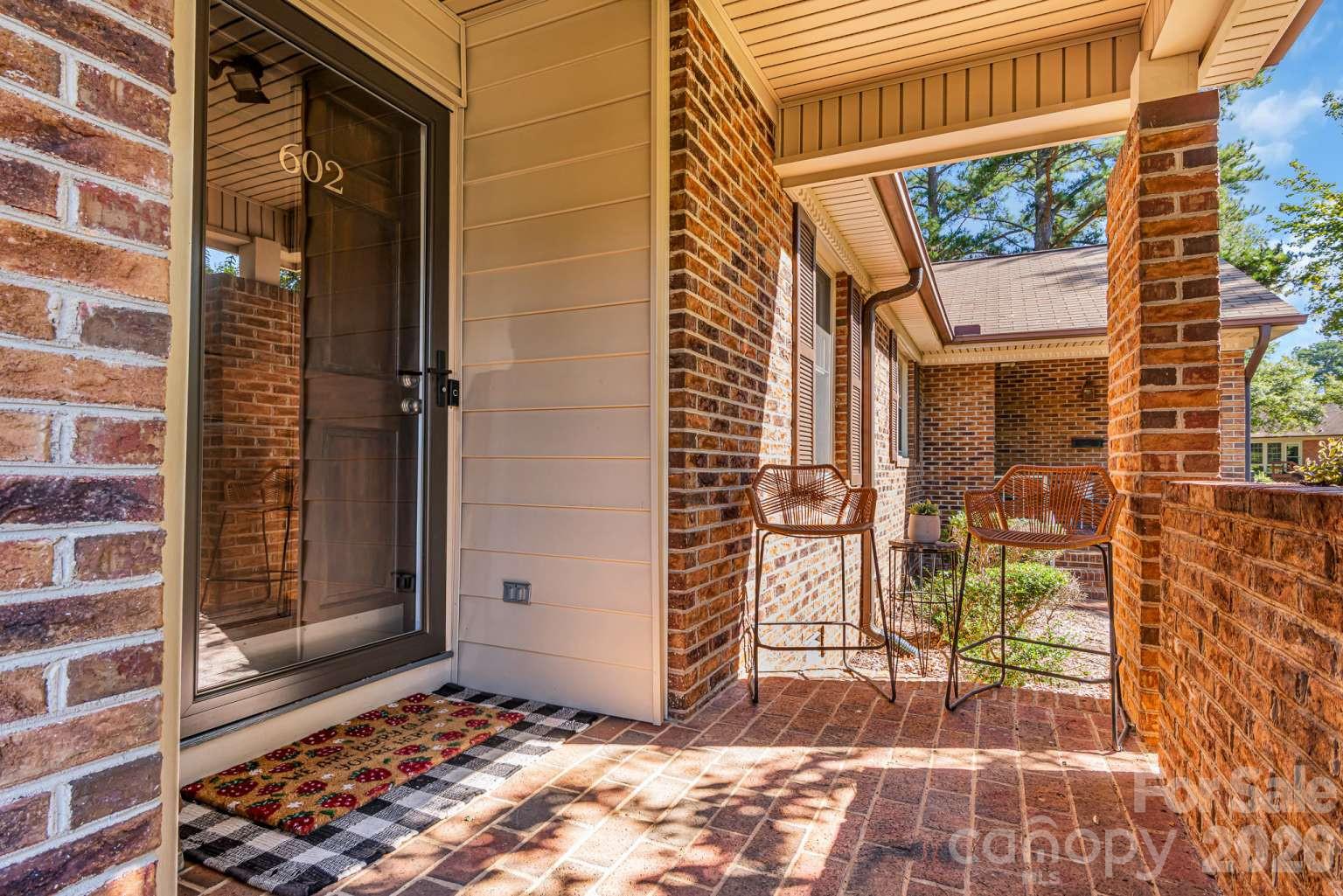602 Colby Circle Property Photo 3