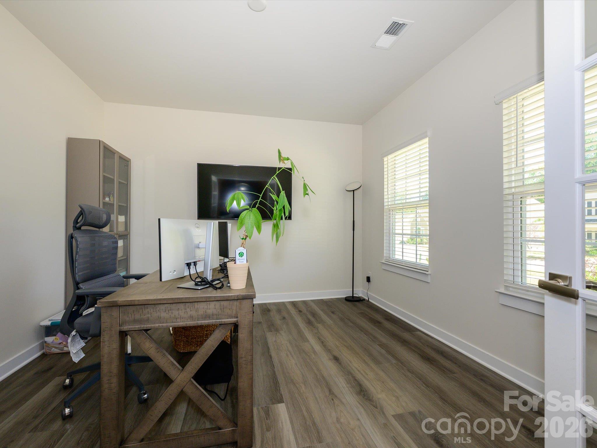 8504 Everwood Avenue Property Photo 6
