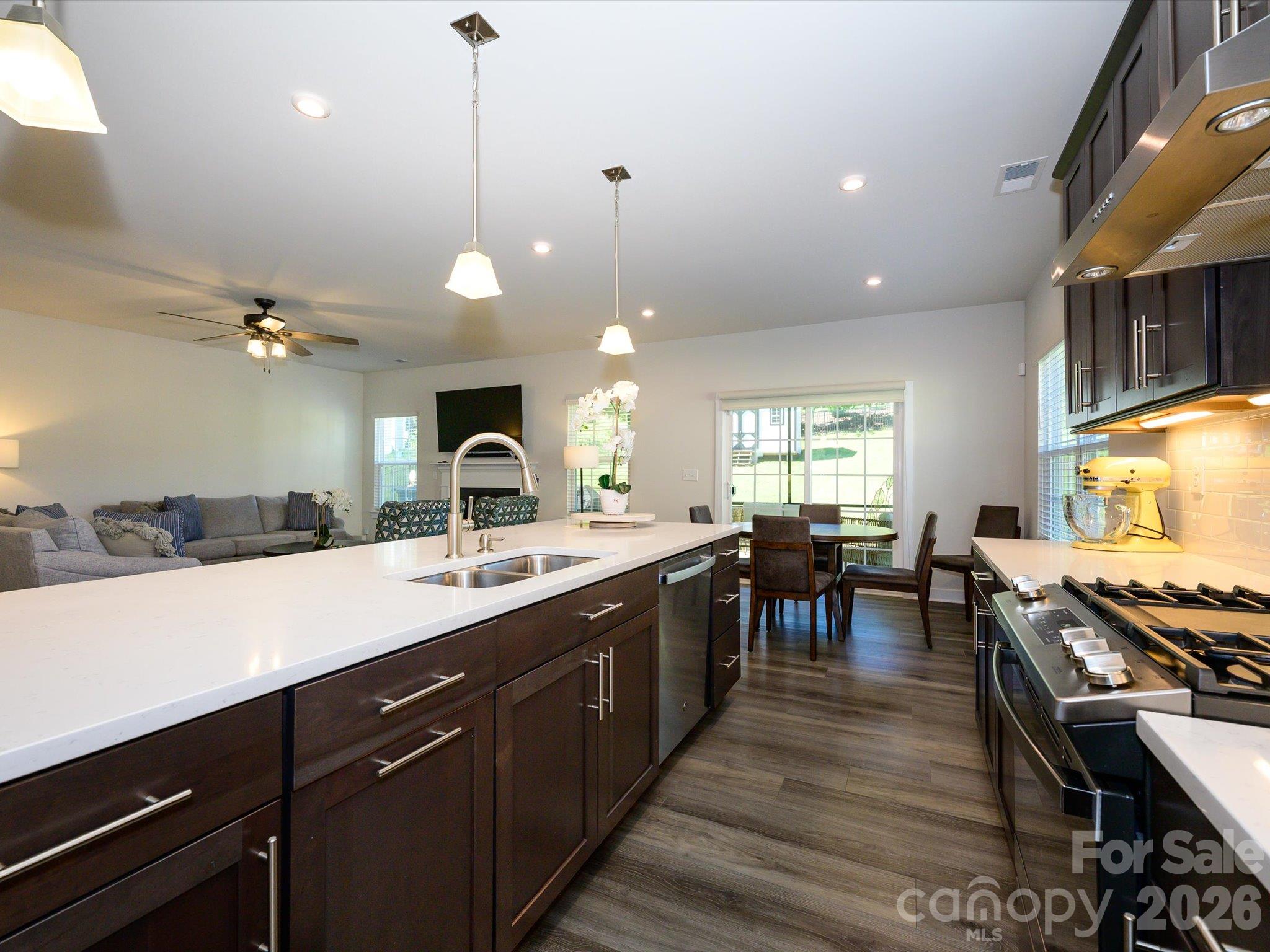 8504 Everwood Avenue Property Photo 11
