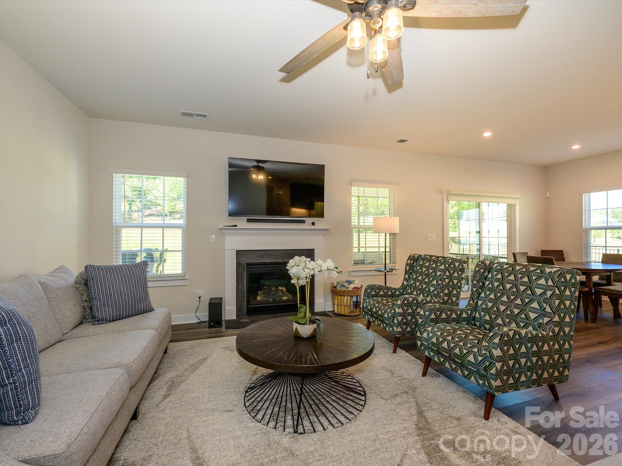 8504 Everwood Avenue Property Photo 14