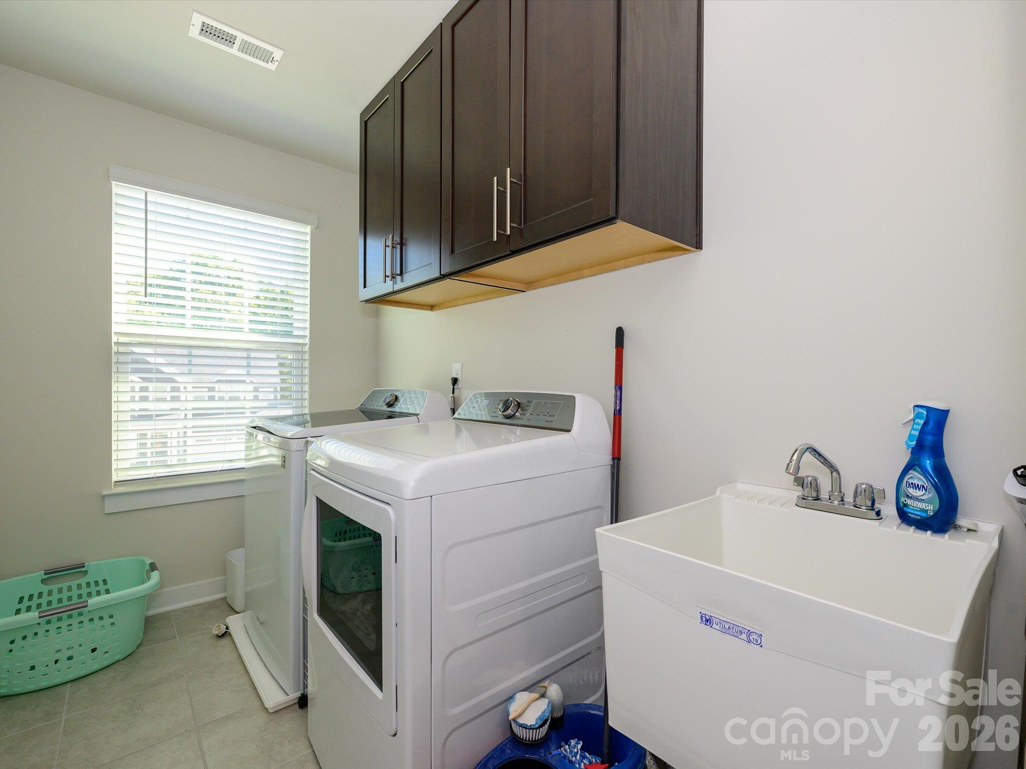 8504 Everwood Avenue Property Photo 25